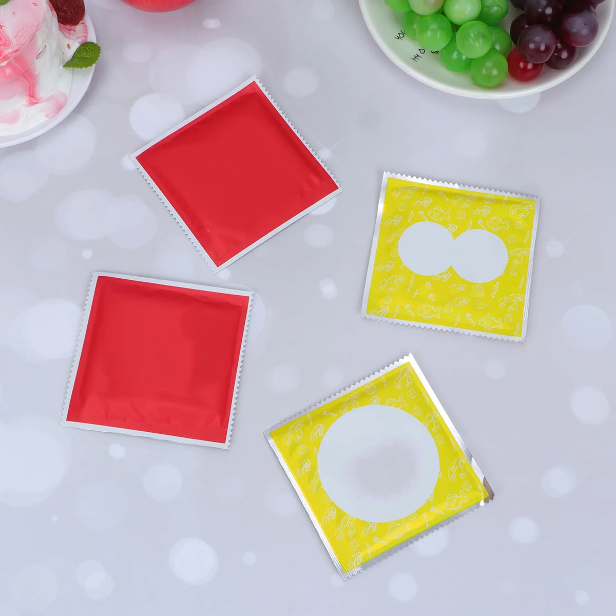 

50pcs Disposable Plastic Aprons Anti-oil Aprons Pinafores Kitchen Supplies for Home Restaurant (Blank)