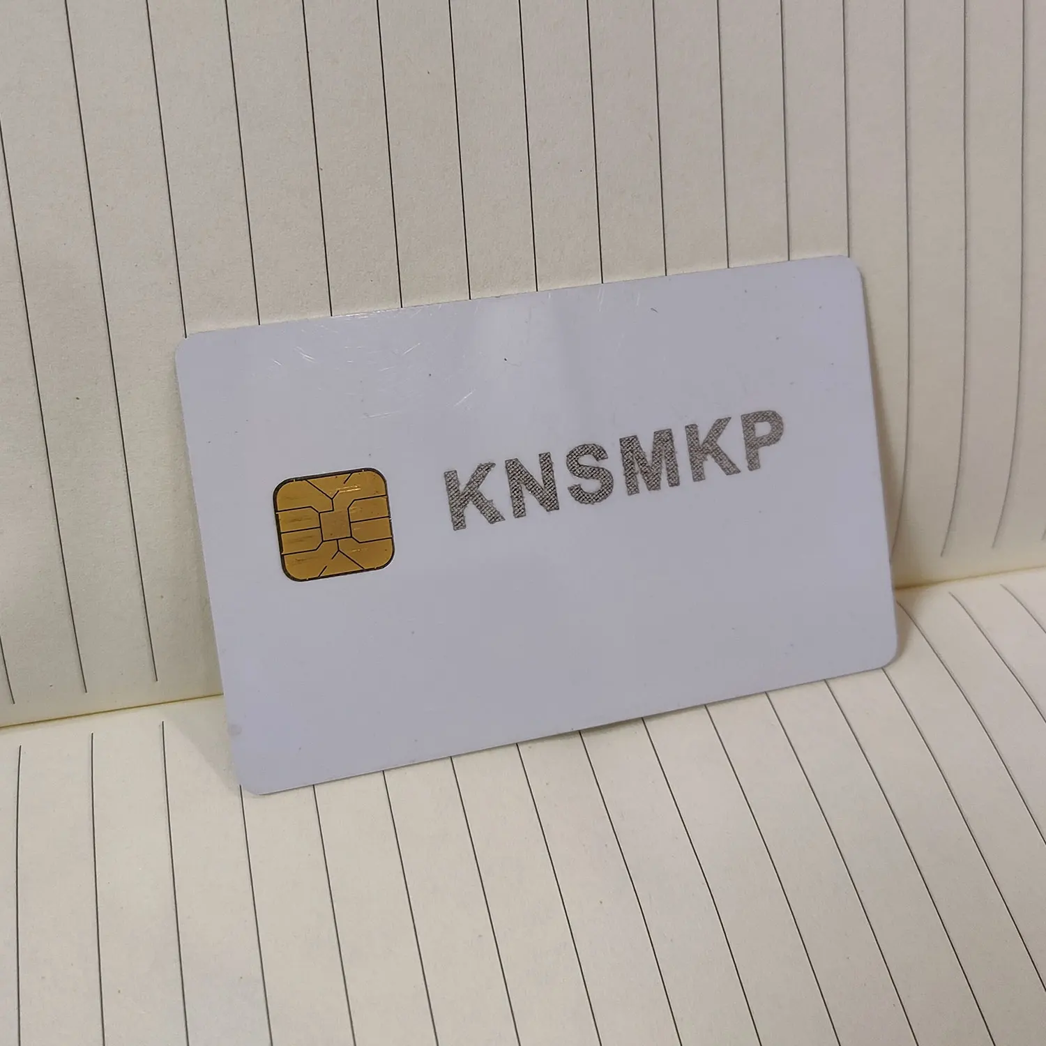 

KNSMKP：85*54mm size Blank smart cards Waterproof and wear-resistant The card has no information loaded, it is a blank card