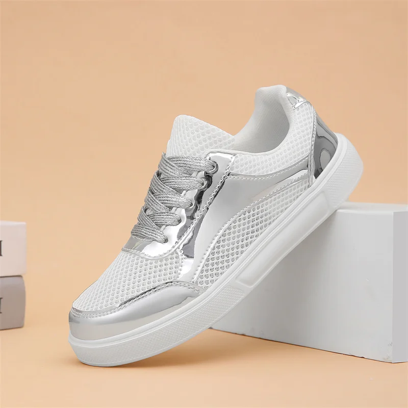 أحذية رياضية غير رسمية جديدة للربيع والصيف قابلة للتنفس ومضادة للانزلاق ومقاومة للاهتراء بلون سادة وأربطة للزوجين #2