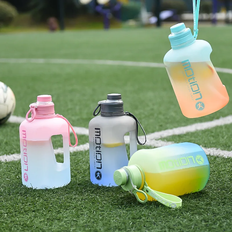 1.6L 2.2L Fitness Sports Water Bottle Large Capacity Outdoor Sports Gym Gradient Eco-friendly Plastic Water Bottle BPA Free