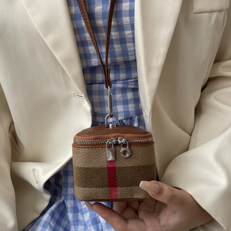 Mini Fashionable Leather Coin Purse for Women Zipper Wallet Compact Size Popular Model New Design Small Speciality Handbag