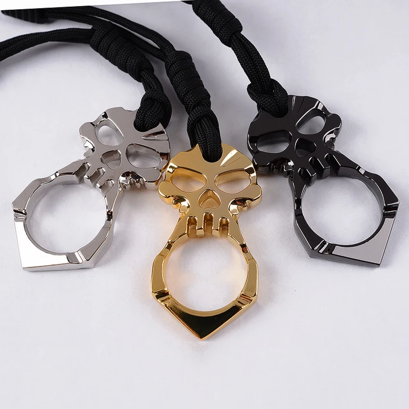 Outdoor anti-wolf creative skull tiger car escape broken window keychain pendant fashion pendant cool play