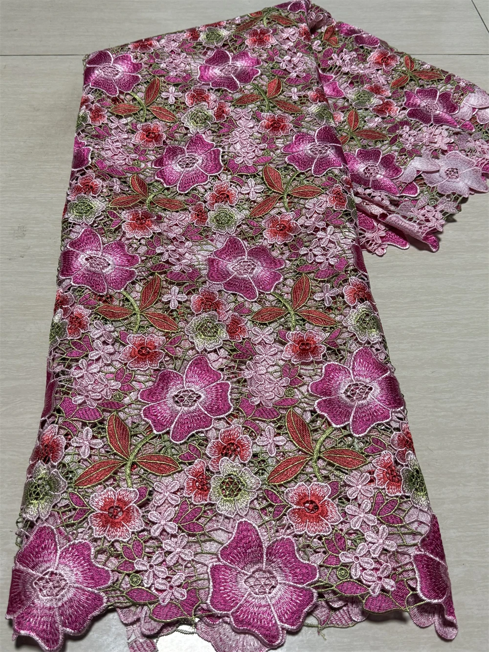 

Африканское гипюровое кружево в нигерийском стиле 2026: высококачественная роскошная водорастворимая ткань во французском стиле для пошива женских платьев