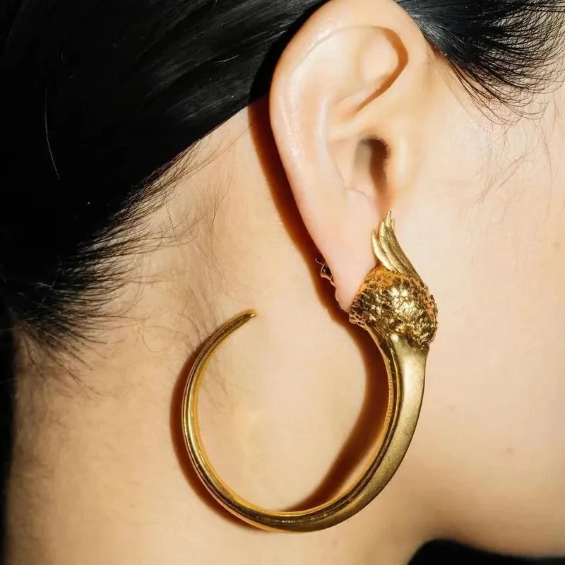 YISON New Exaggerated Curved Beak-shaped Three-dimensional Earrings for Women Retro Vintage Ear Stud Jewelry