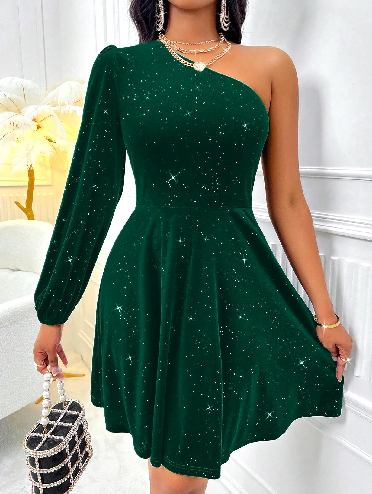 Elegantes One-Shoulder-Samt kleid mit Pailletten verzierungen, langen Ärmeln, kurzer Länge, Polyester und Spandex-Mischung