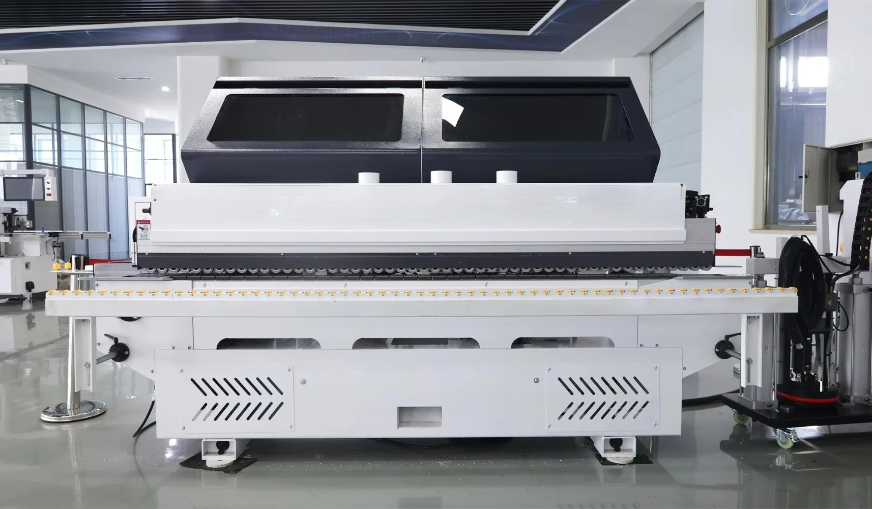Automatic Door Cabinet High Speed Edge Banding Machine Wood Based Panels Machinery with Trimmer