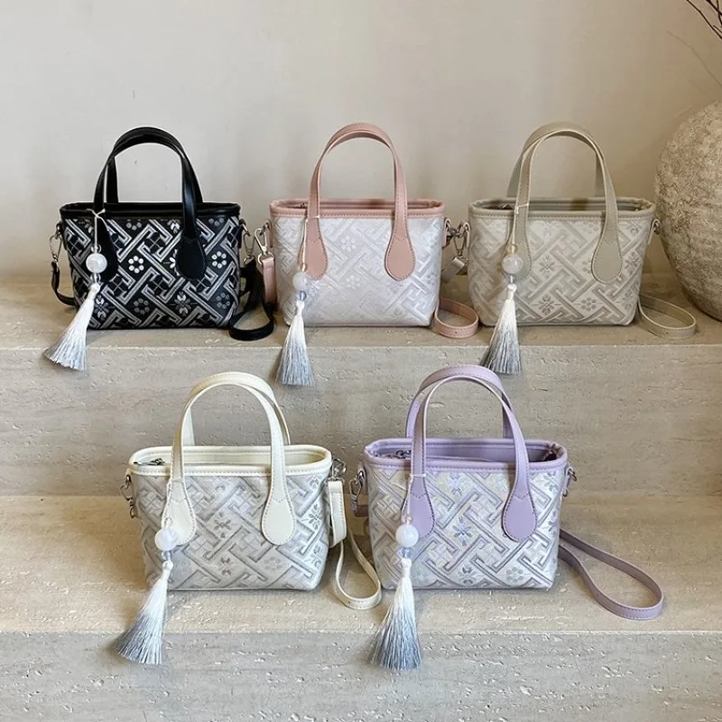 

Женская профессиональная большая сумка, элегантный дизайн для корпоративных настроек и деловых встреч, полированный вид