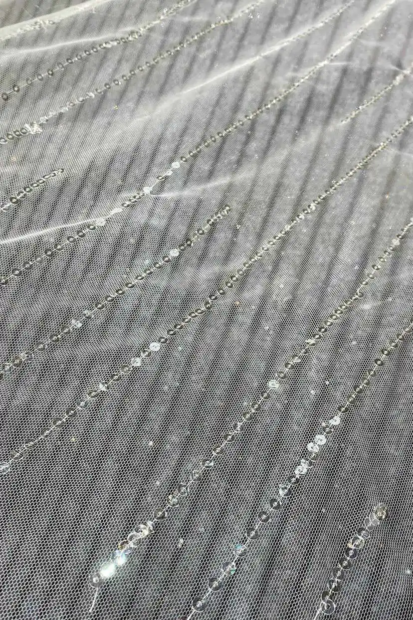 Luxury Elegant Wedding Veils One Layer Tulle Appliques Lace Tulle Sequins Bridal Veil Cut Edge Customized Length Veils image 4