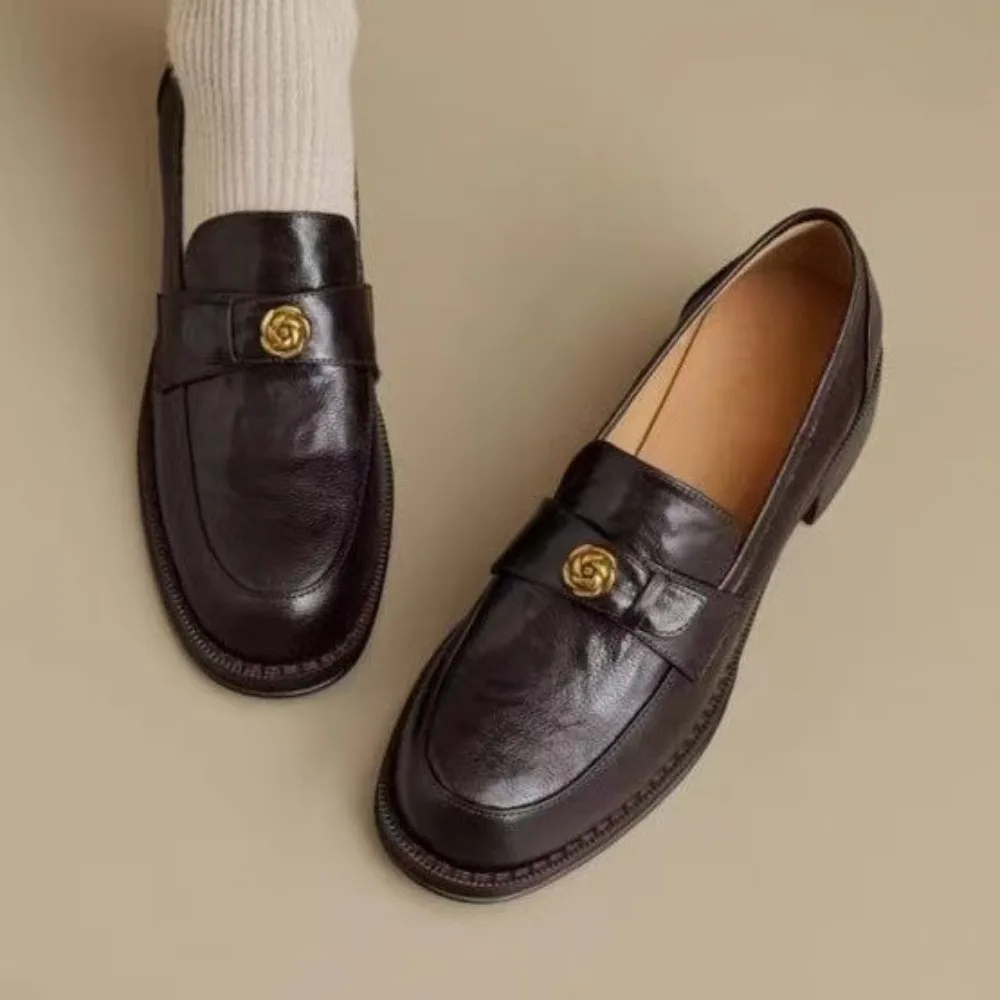 

New European and American fashionable women's shoes, retro polished small gold coins, thick heels, loafers, small leather shoes