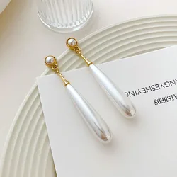 Pendientes largos de perlas blancas para mujer, diseño elegante de temperamento francés, forma de agua, joyería de lujo para fiesta de boda