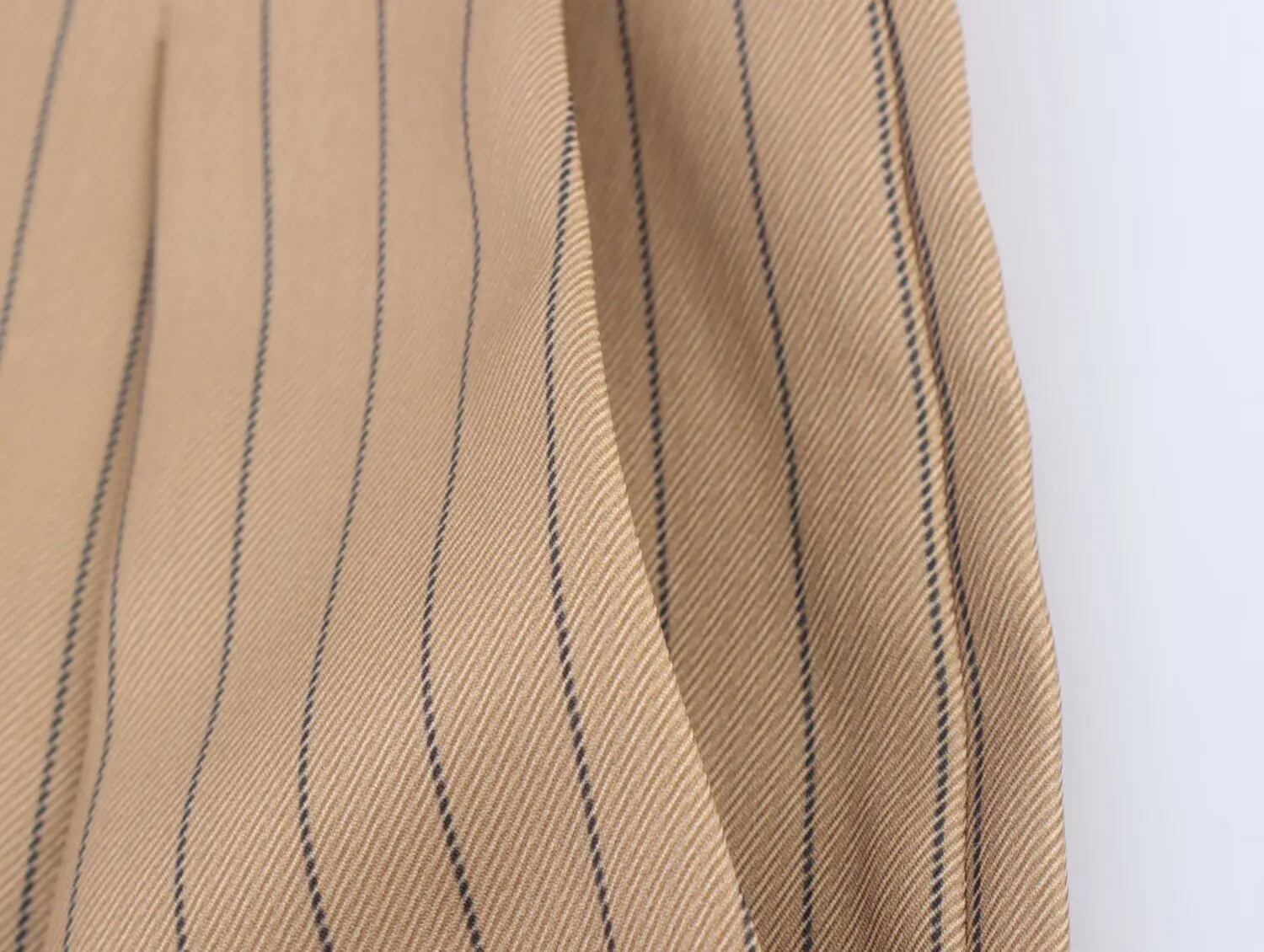 ملابس نسائية جديدة لطيفة على الطراز الأوروبي والأمريكي، سراويل مستقيمة فضفاضة مخططة من الكتان