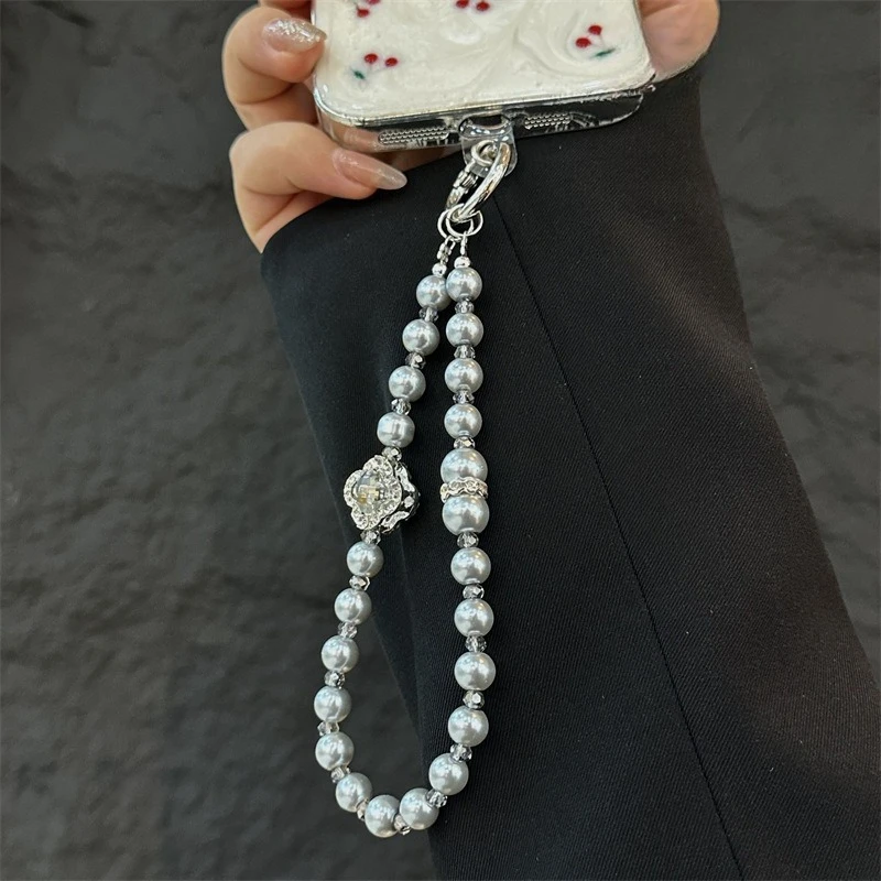 

French Retro New Imitation Pearl Geometric Key Chain High-end Light Luxury Beads Exquisite Design Niche Pendant Bag Accessories