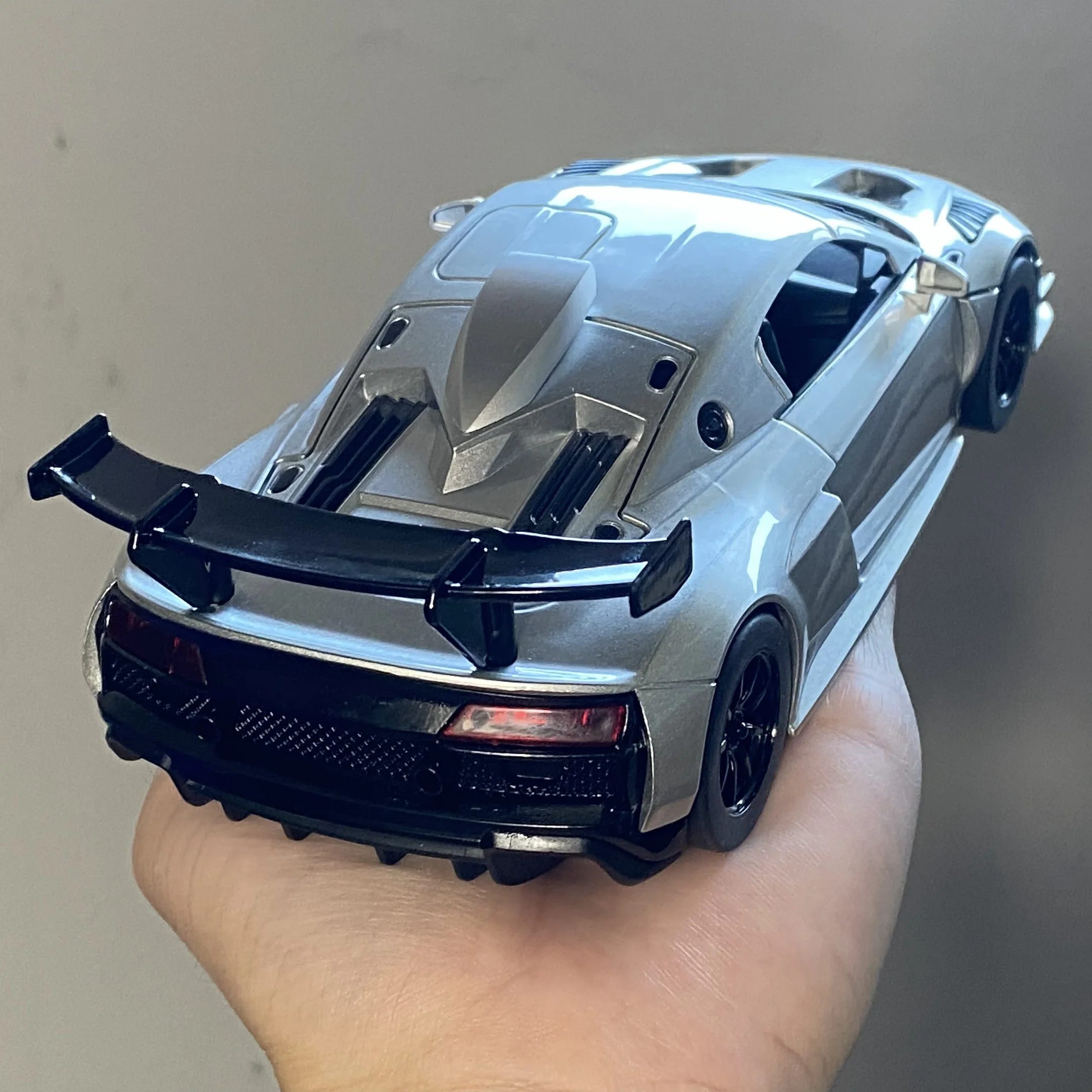1:24 R8 LMS GT2 سيارة رياضية فائقة سبيكة معدنية دييكاست نموذج سيارة هدية عيد ميلاد سيارات لعبة التراجع هواية عرض المقتنيات الأولاد