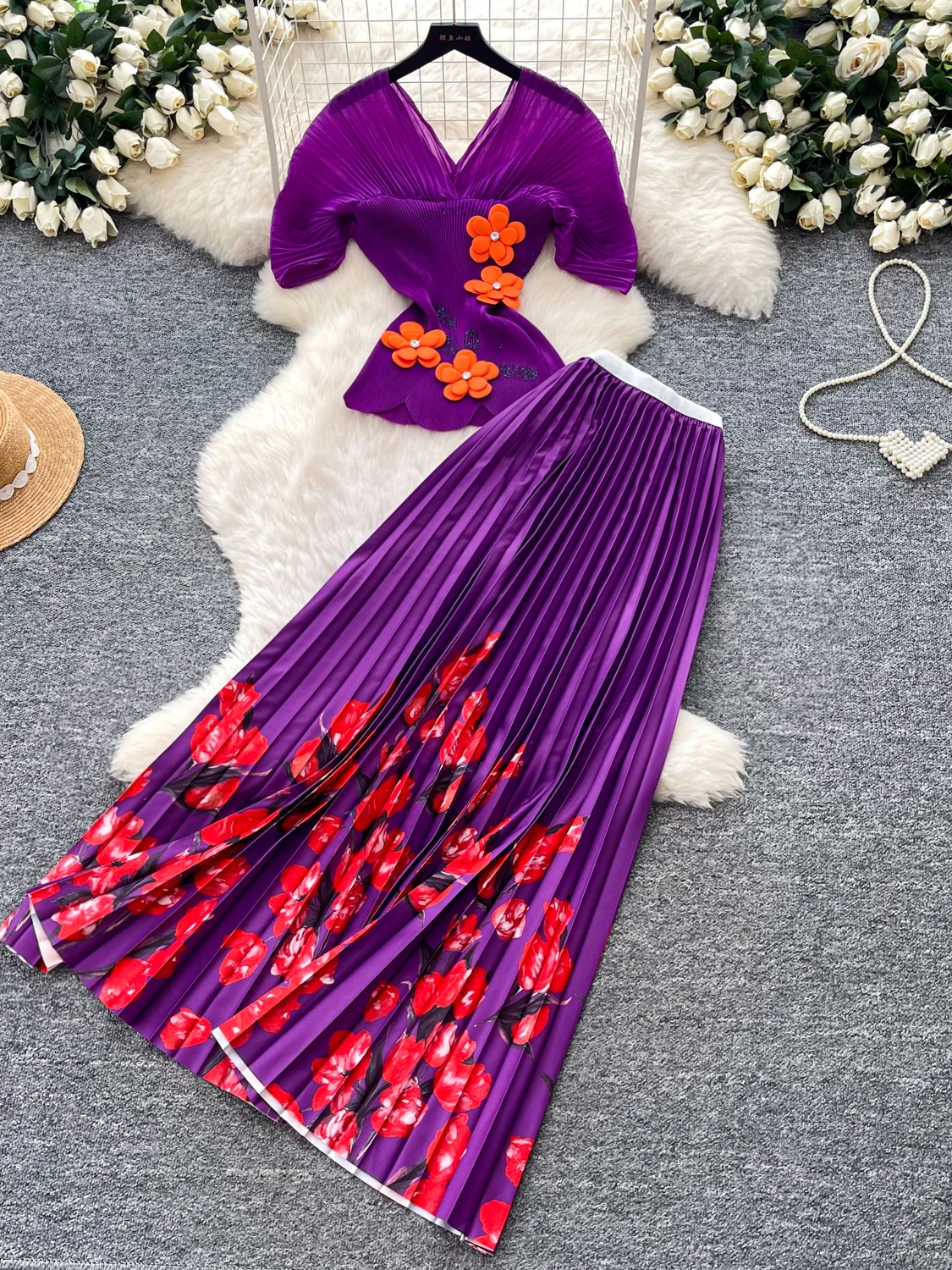 

Модный женский комплект из двух предметов: плиссированная юбка и топ с принтом, стройнящий силуэт, лето 2026, премиум-комплект для женщин