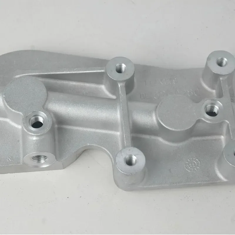 Suitable for Dongfeng engine parts fuel filter holder 5290280