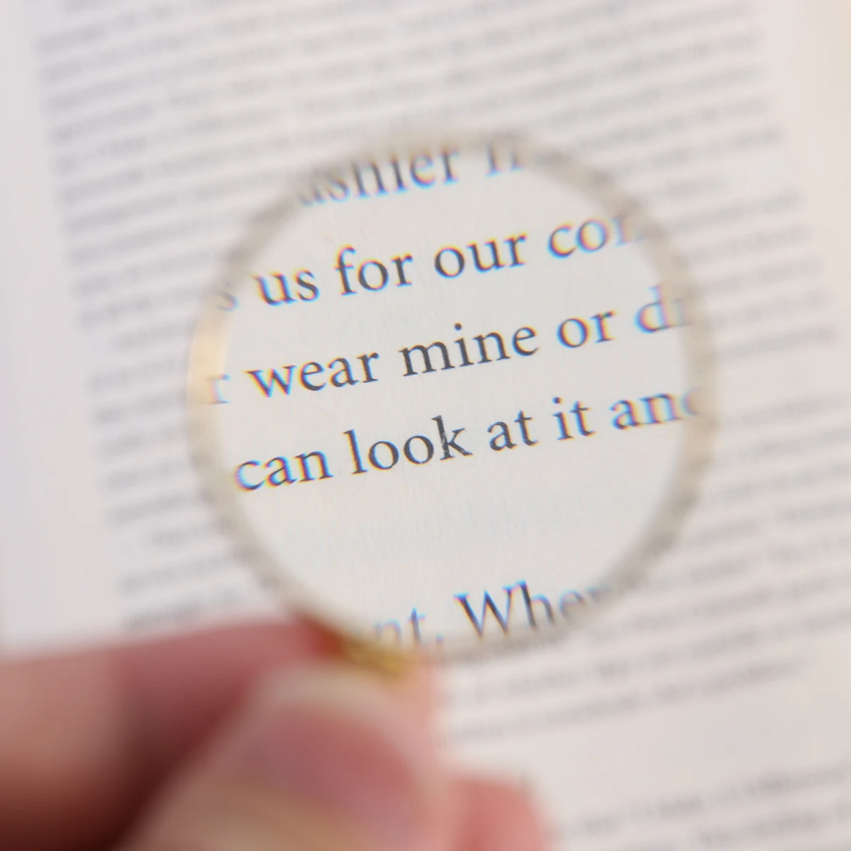 

Elegant Magnifier Necklace 5X High Quality Glass Lens Pendant Style Loupe for Detailed Work Travel Friendly Gold Finish