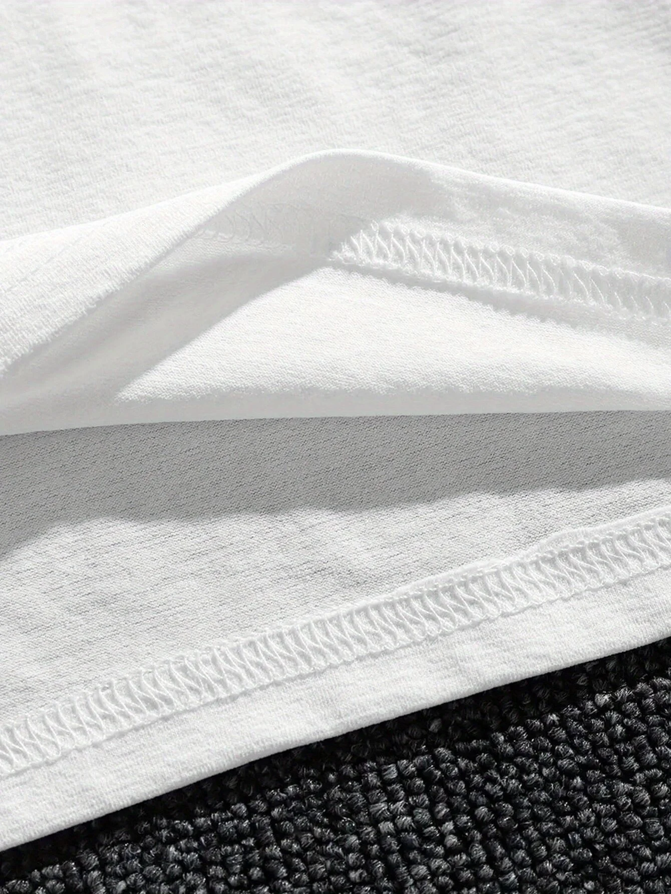 Talla grande Camiseta blanca de manga corta: gráfico playero de langosta y “Dolce Vibes Only”