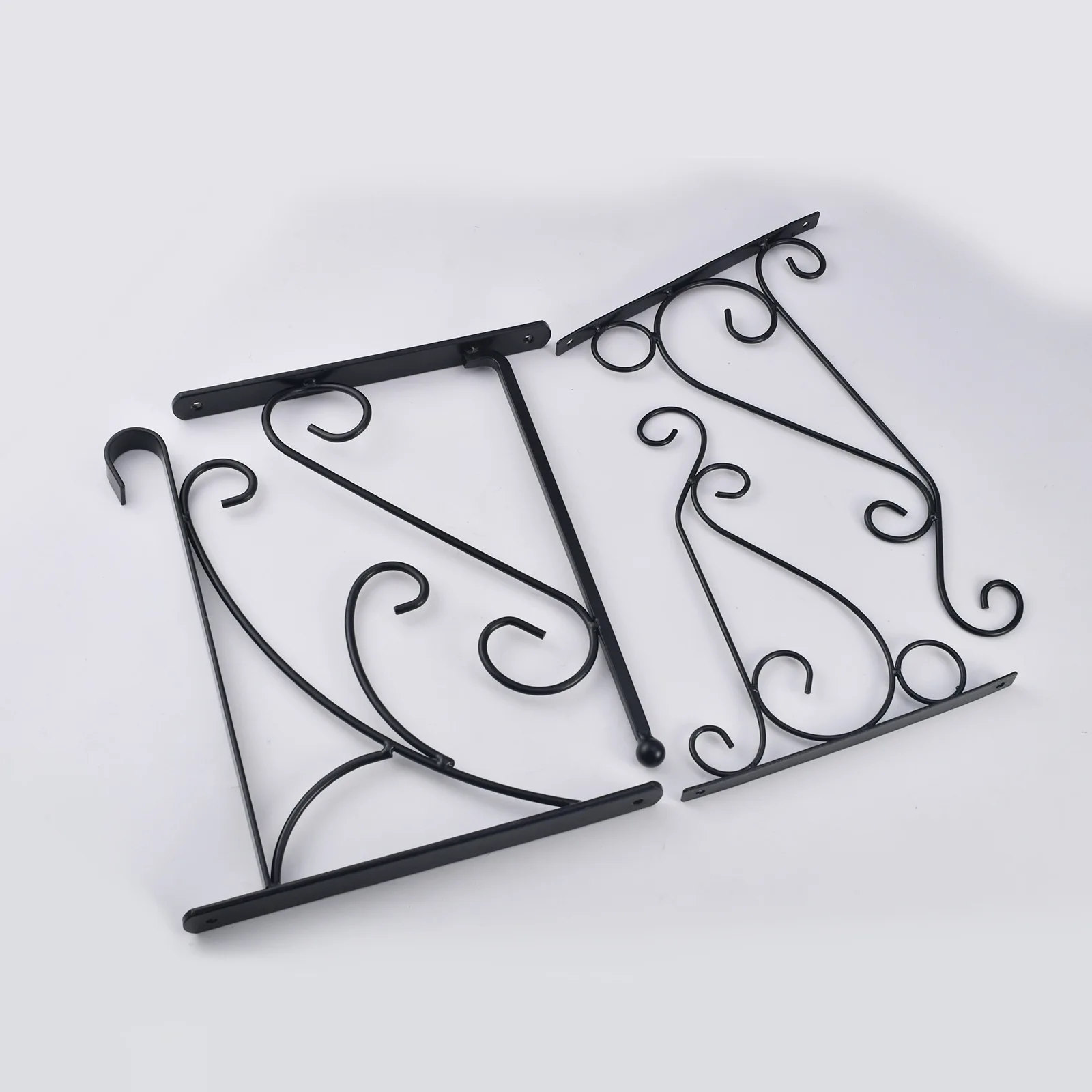 Wrought iron wall hanging basket Iron wall hanging plant bracket Decorative flower pot Hook for bird feeder Lantern wind chime