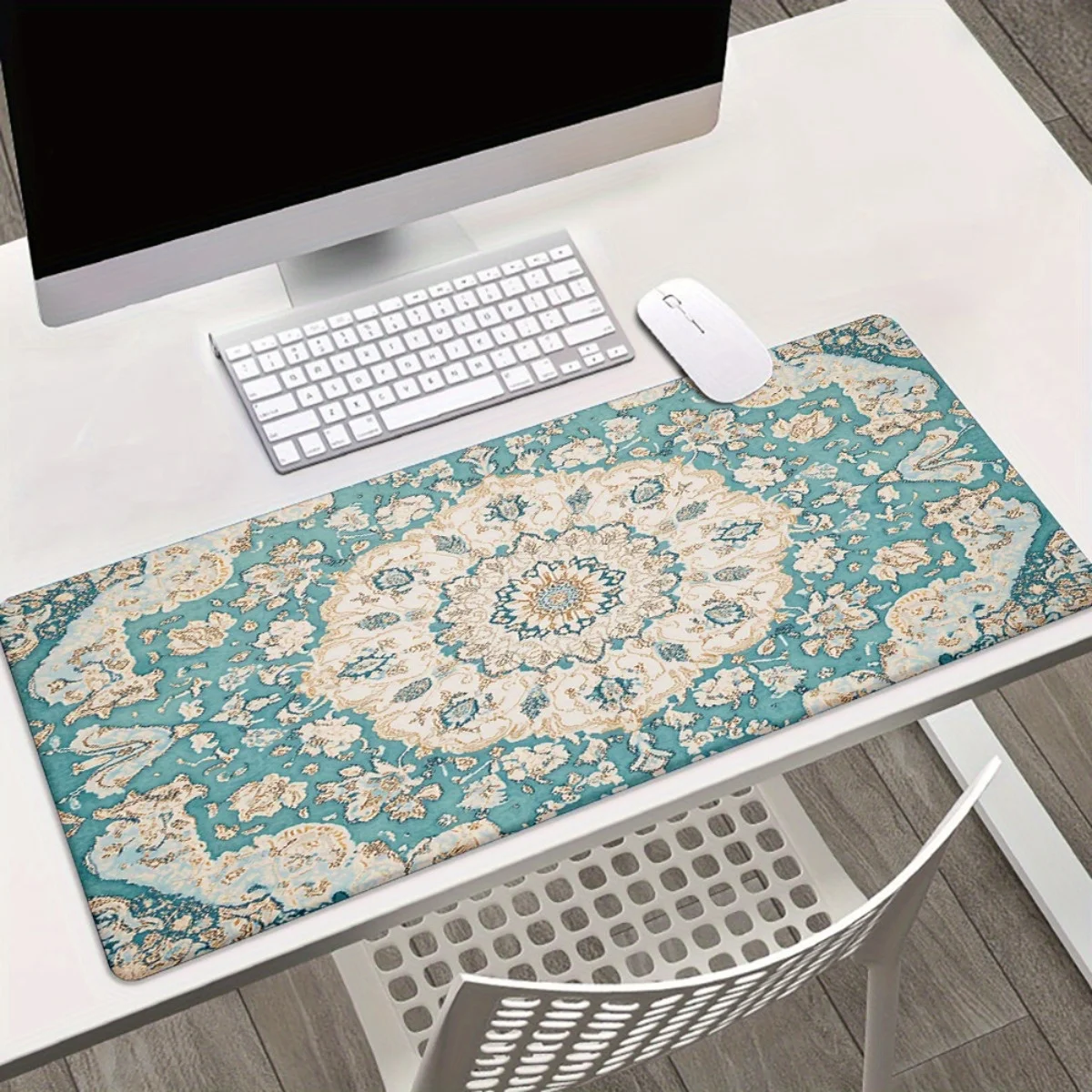 

The blue Persian-style mouse pad is rubber, anti-slip, durable, washable and of high quality, suitable for gamers and families