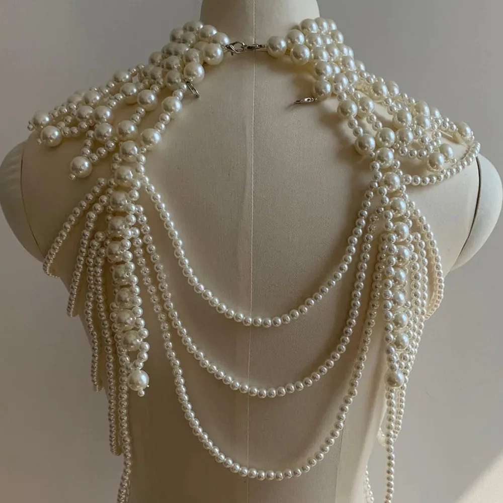 Y2k 빈티지 Luxury Imitation Pearl Shoulder Bra Chain Jewelry Bikini Top for Women Festival Lingerie Wedding Body Chain Accessories