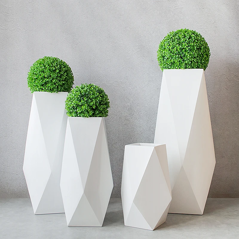 

Simple and modern geometric rhombus floor-to-ceiling large vase Hotel sales office Model room Soft decoration FRP flower ware