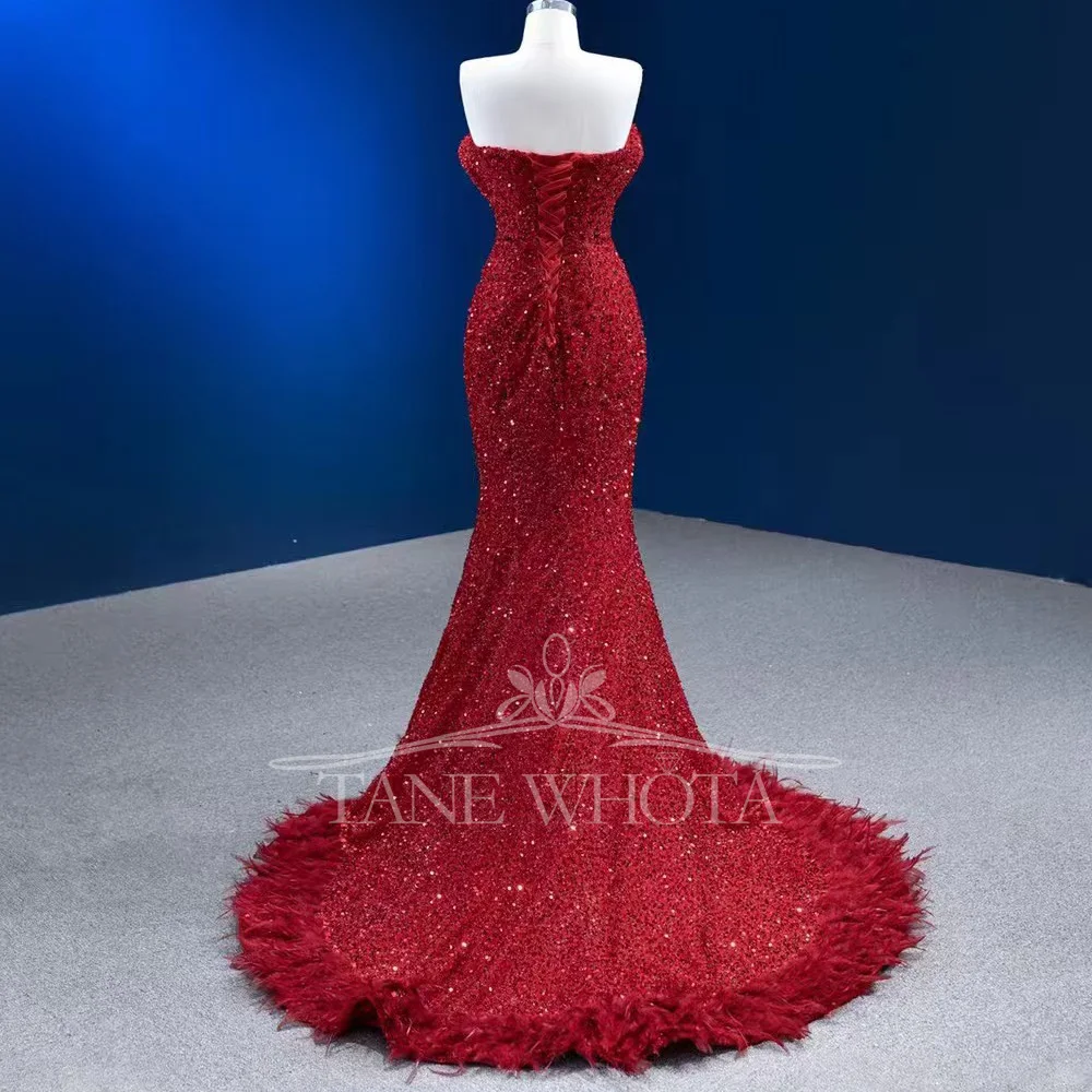 Vestido de noite luxuoso vermelho, sem mangas, renda nas costas, penas de lantejoulas, ajuste personalizável, estilo bainha para festa