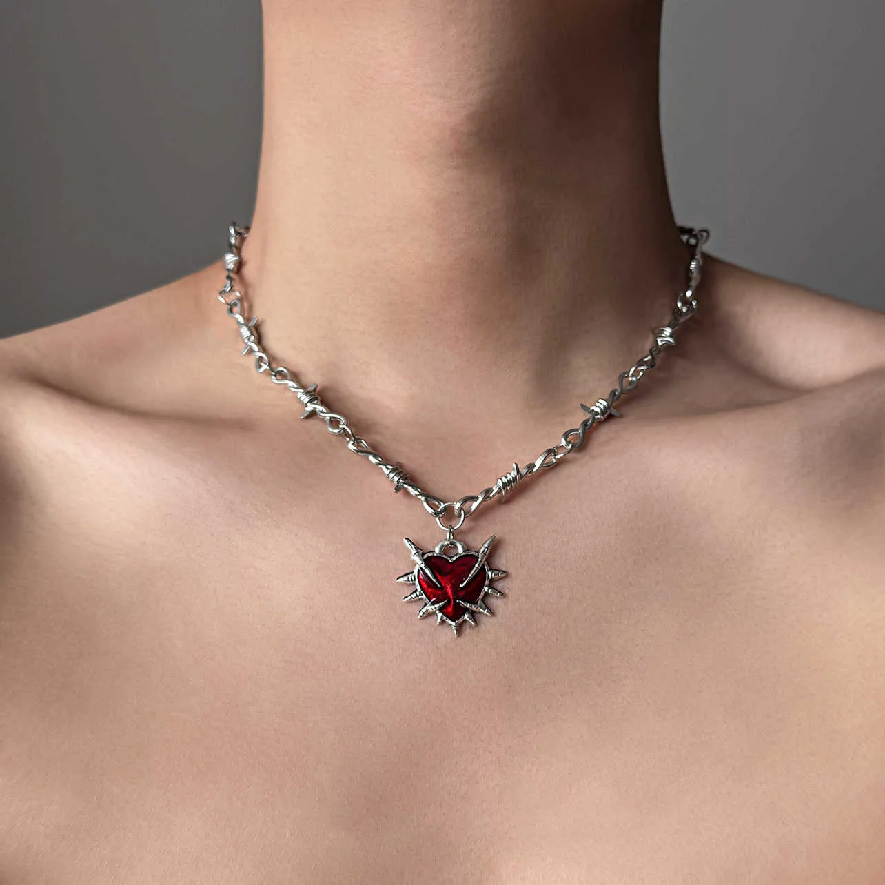 Y2k القوطي الشوك فتاة باردة القوطية الصليب الأحمر القلب قلادة القلائد للنساء خمر شوكة سلسلة مجوهرات الهالوين #1