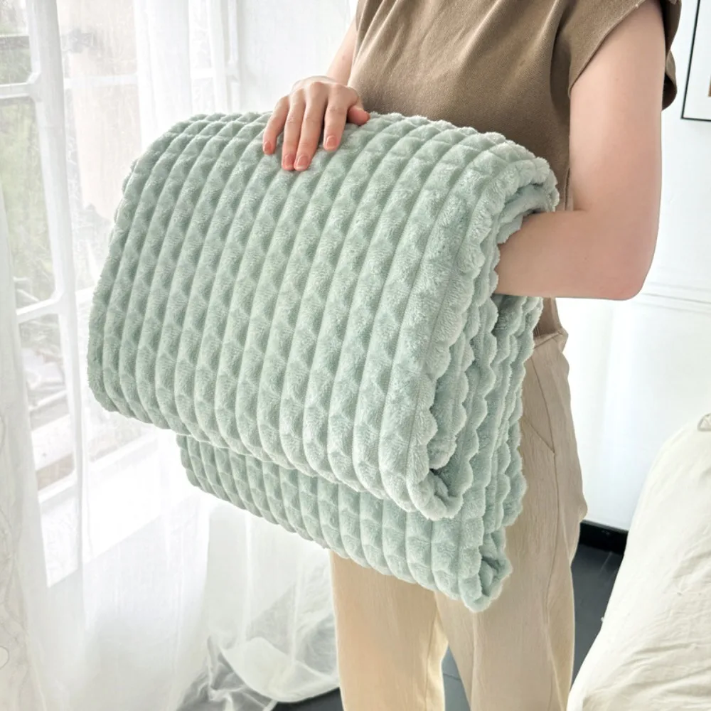 Multifunctional Solid Color Flannel Blanket Comfortable Thickened Sofa Plush Blanket Warm Soft Office Nap Blanket Unisex