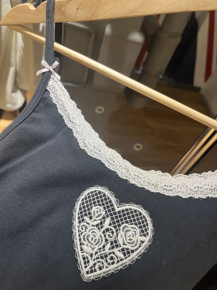 القلب زهرة التطريز الأسود تانك القمم المرأة اثنين الانحناء الدانتيل تقليم القطن سليم بروتيل الصيف نمط Preppy الحلو المحاصيل القمم Y2k جديد