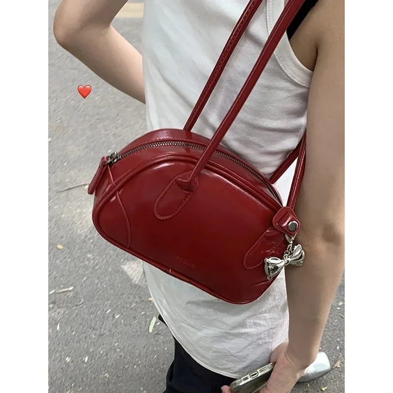 レッドボウリングバッグ女性のハンドバッグ脇の下バッグシングルショルダーファッショナブルな新 2025 トレンディな韓国 Sle 大きいサイズ PU レザー