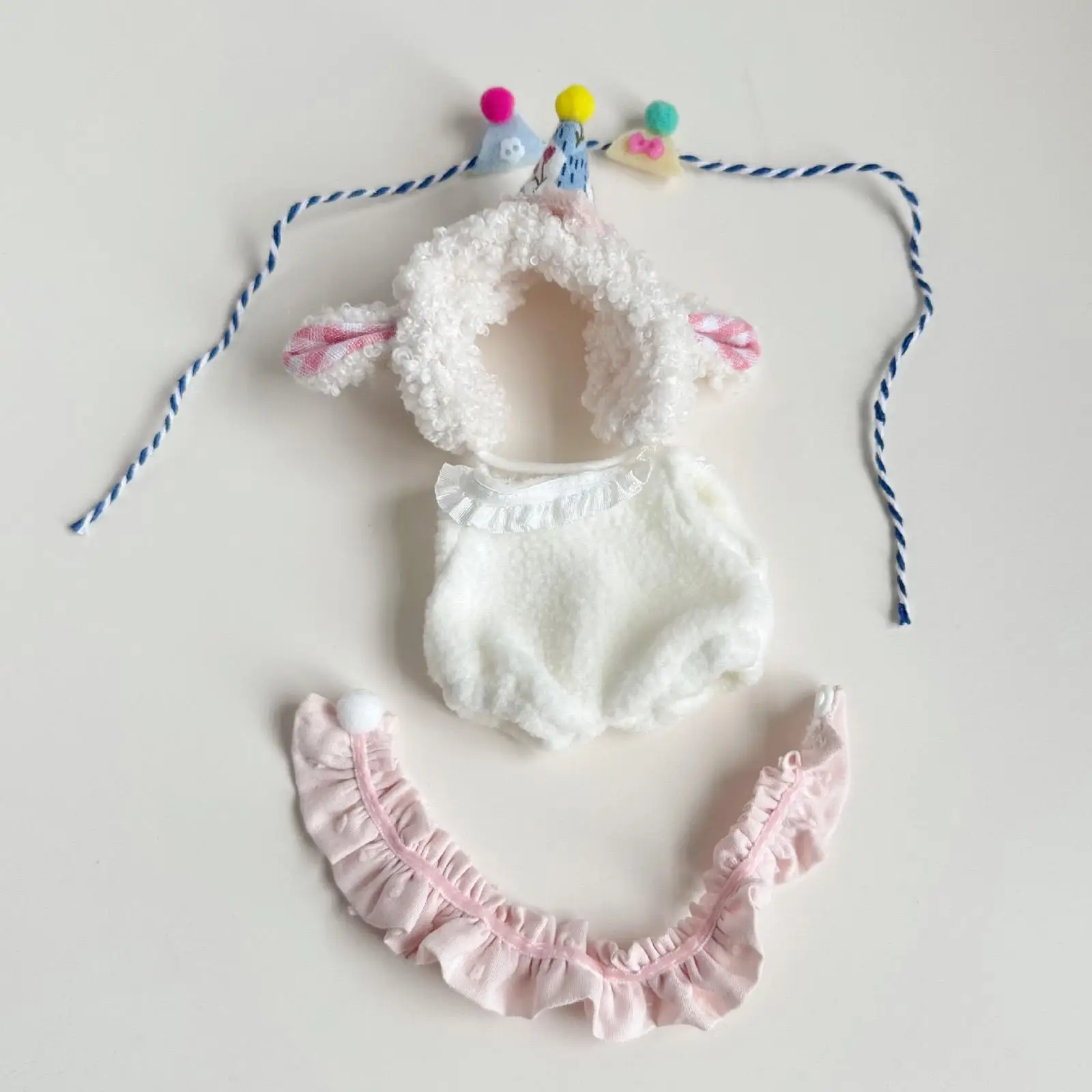 Body de figura de pelúcia com chapéu de aniversário, ternos de boneca, adereços fotográficos diy, vestir educacional, faça suas próprias bonecas para boneca pendente