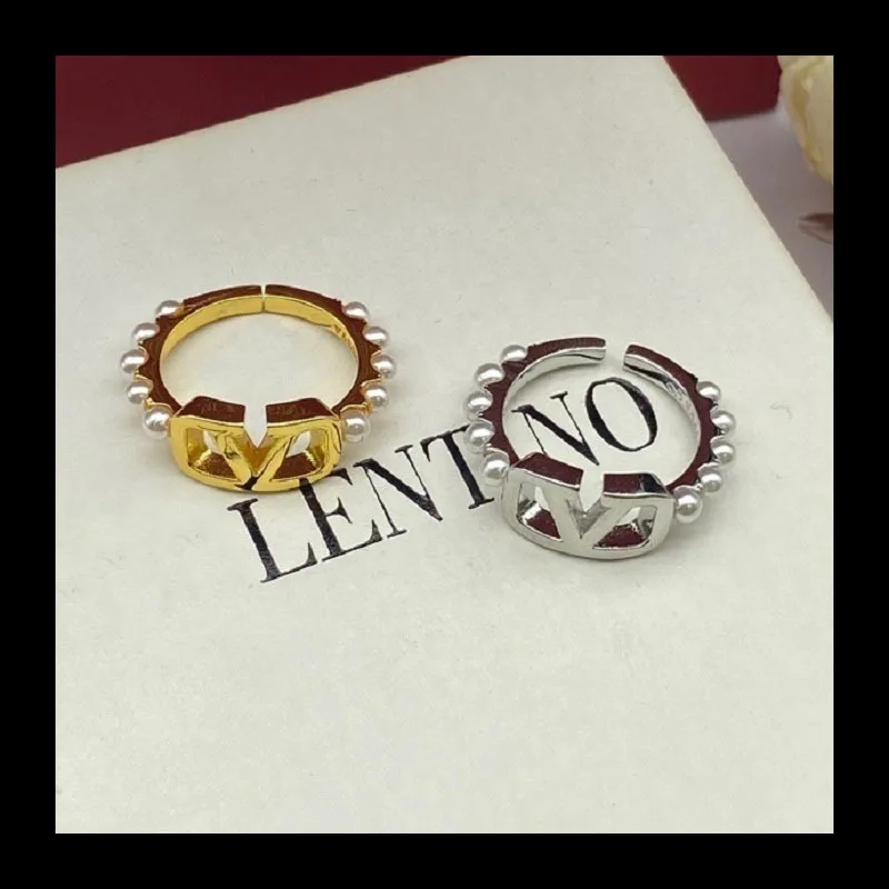 

Регулируемое открывающееся кольцо с буквой V и жемчугом, нишевое дизайнерское кольцо оптом