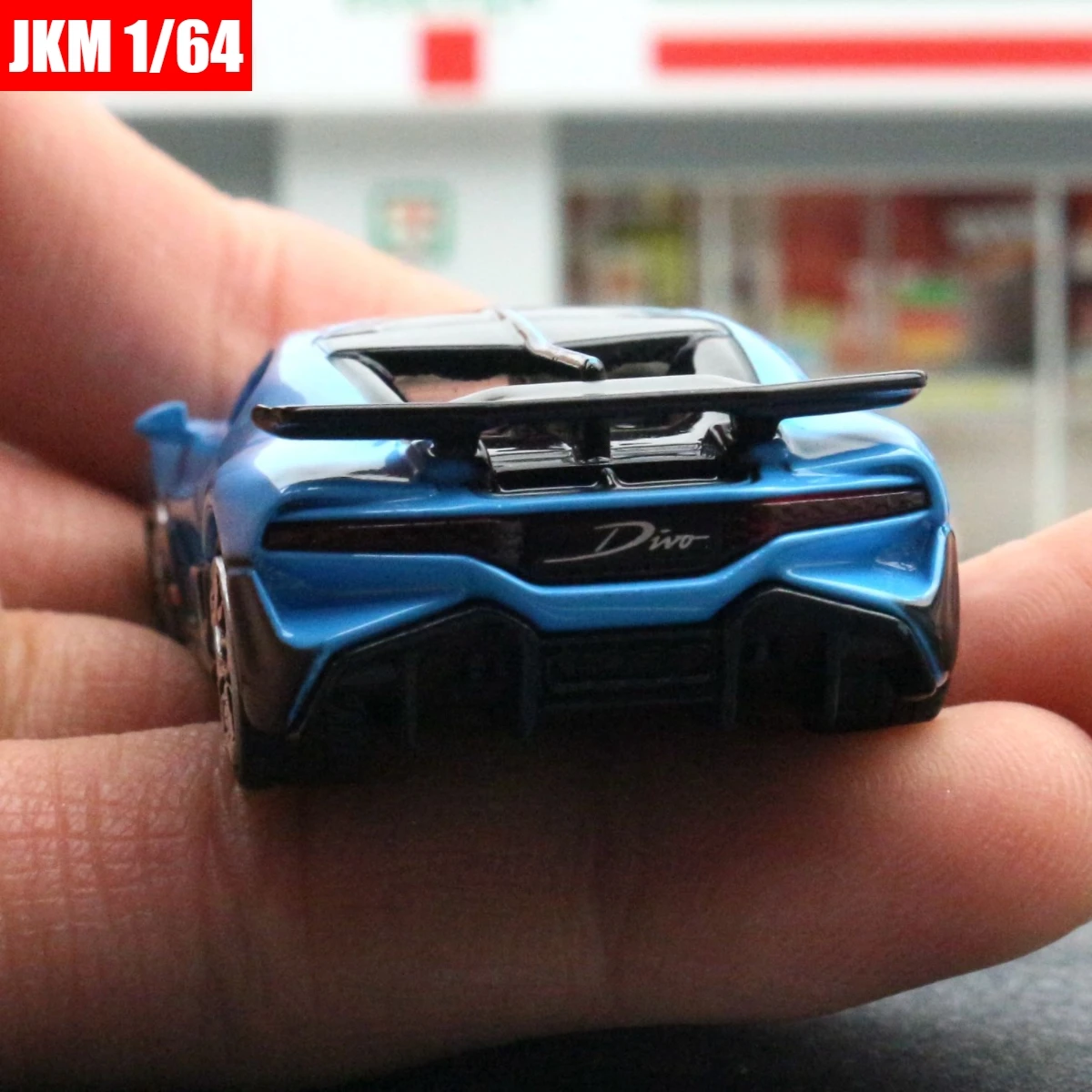 Coche de juguete Bugatti Divo 1/64 JKM, vehículo deportivo en miniatura, ruedas gratis, aleación de Zinc fundido a presión, colección de Metal,