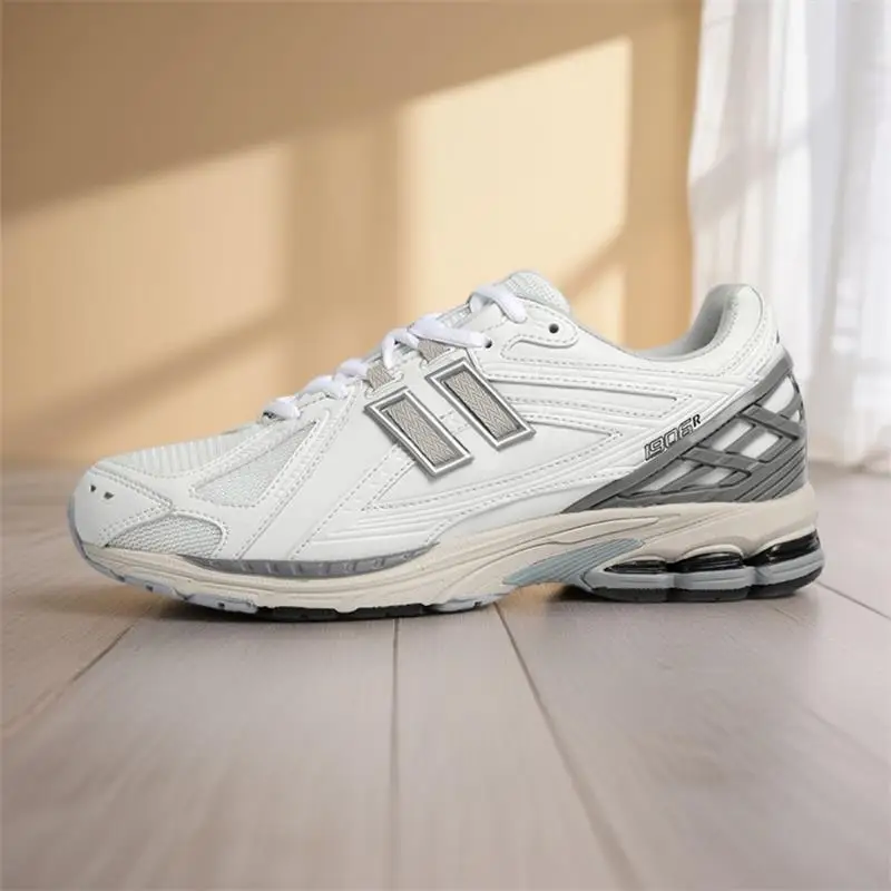 

Lined WarmStable retro running shoes, support structure, stable long - run