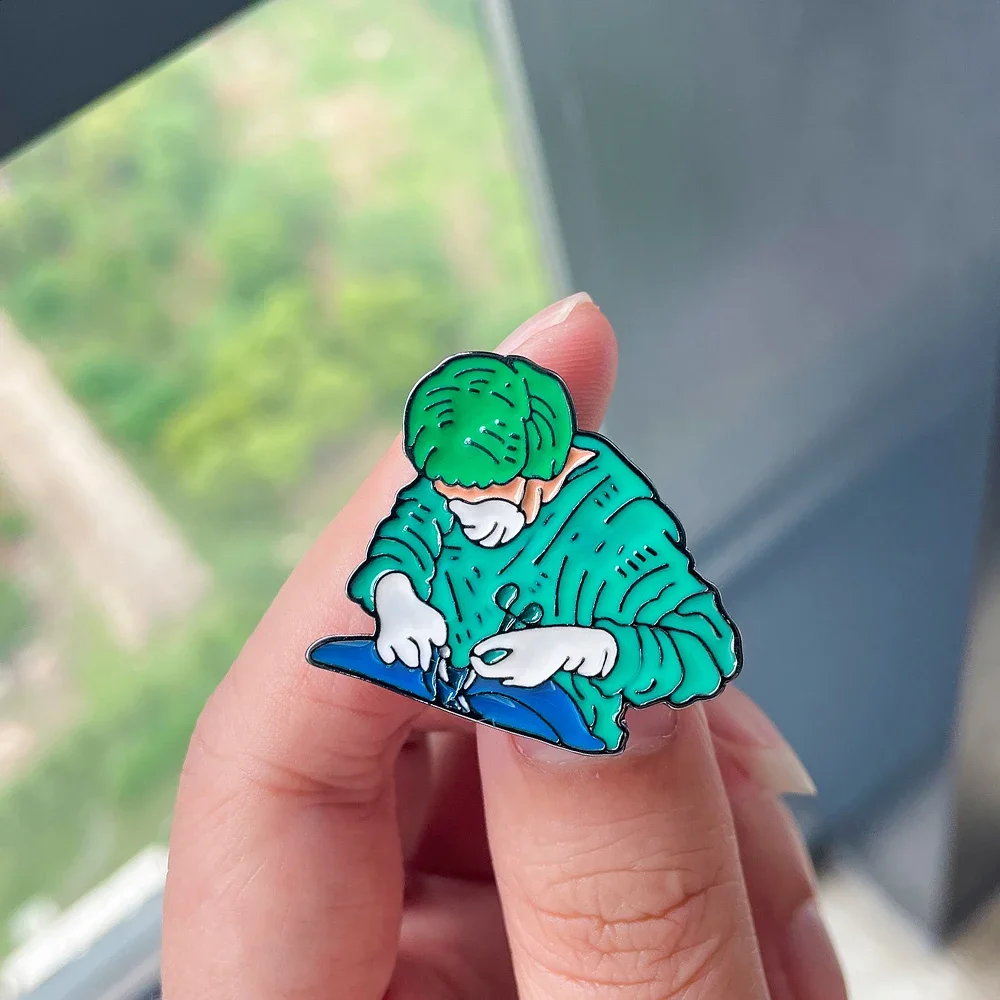 Medical Surgeon Enamel Pins Medicine Surgery Jewelry Backpack Lapel Lanyard Hat Brooch Badges for Doctor Nurse Gifts Collection