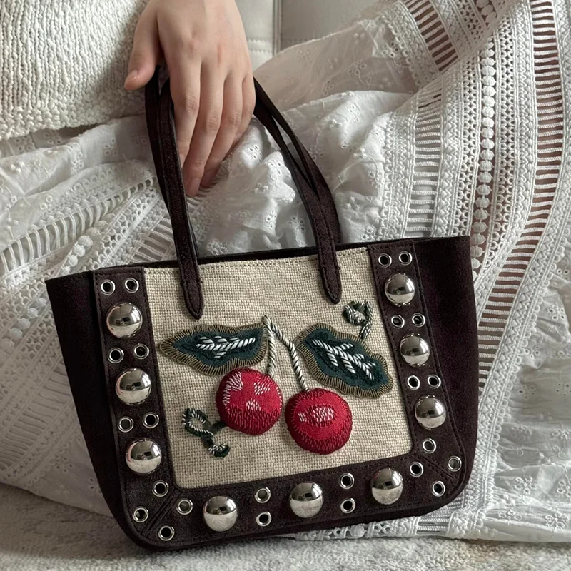 

Роскошная женская сумка-тоут с вышивкой вишни, брендовая дизайнерская сумка на плечо с заклепками, изысканная замшевая сумка-тоут с длинной ручкой сверху