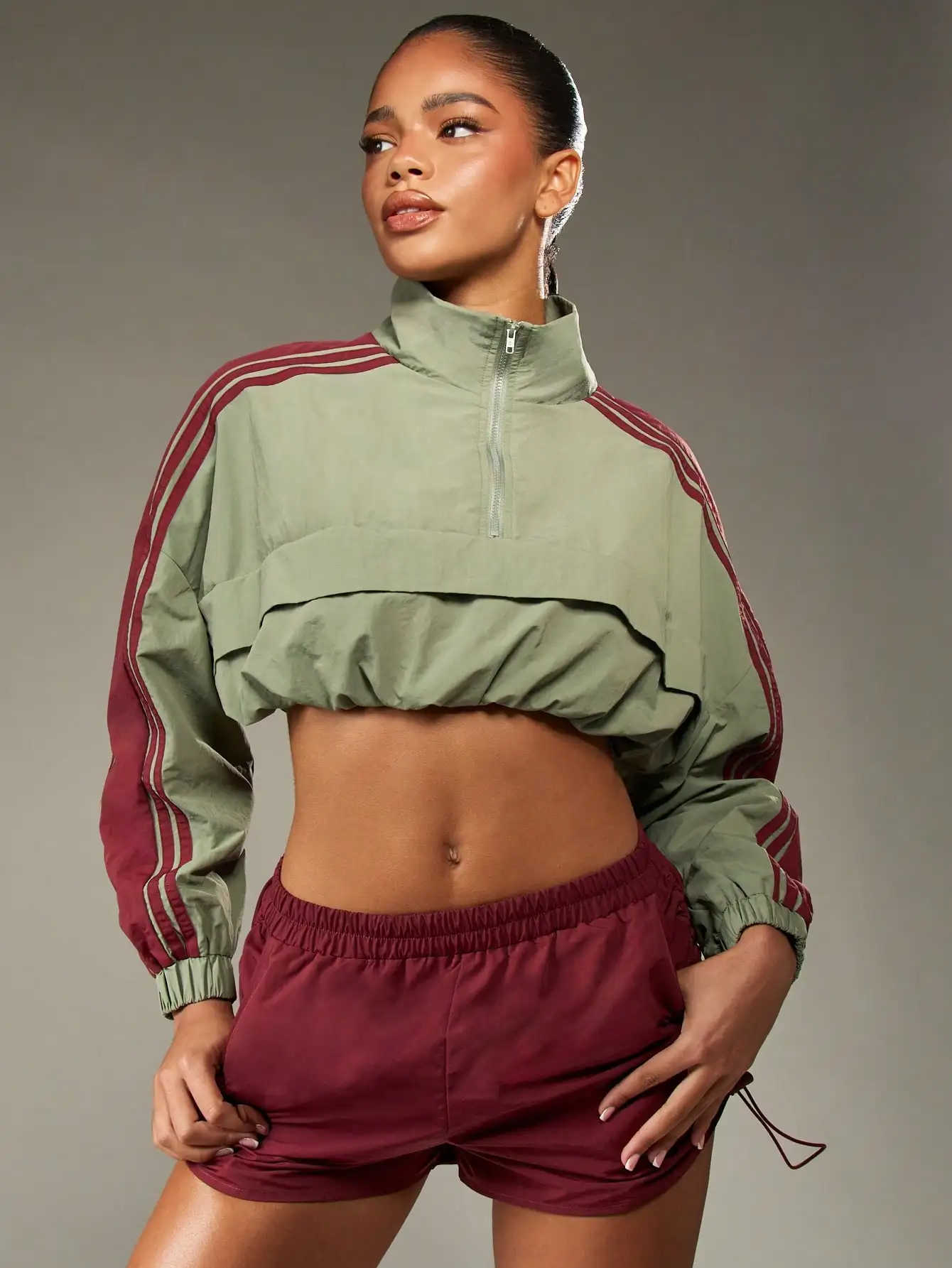 

Куртка-ветровка укороченная Y2K в стиле ретро с цветными блоками, на молнии до середины груди, с полосатыми рукавами для уличного стиля