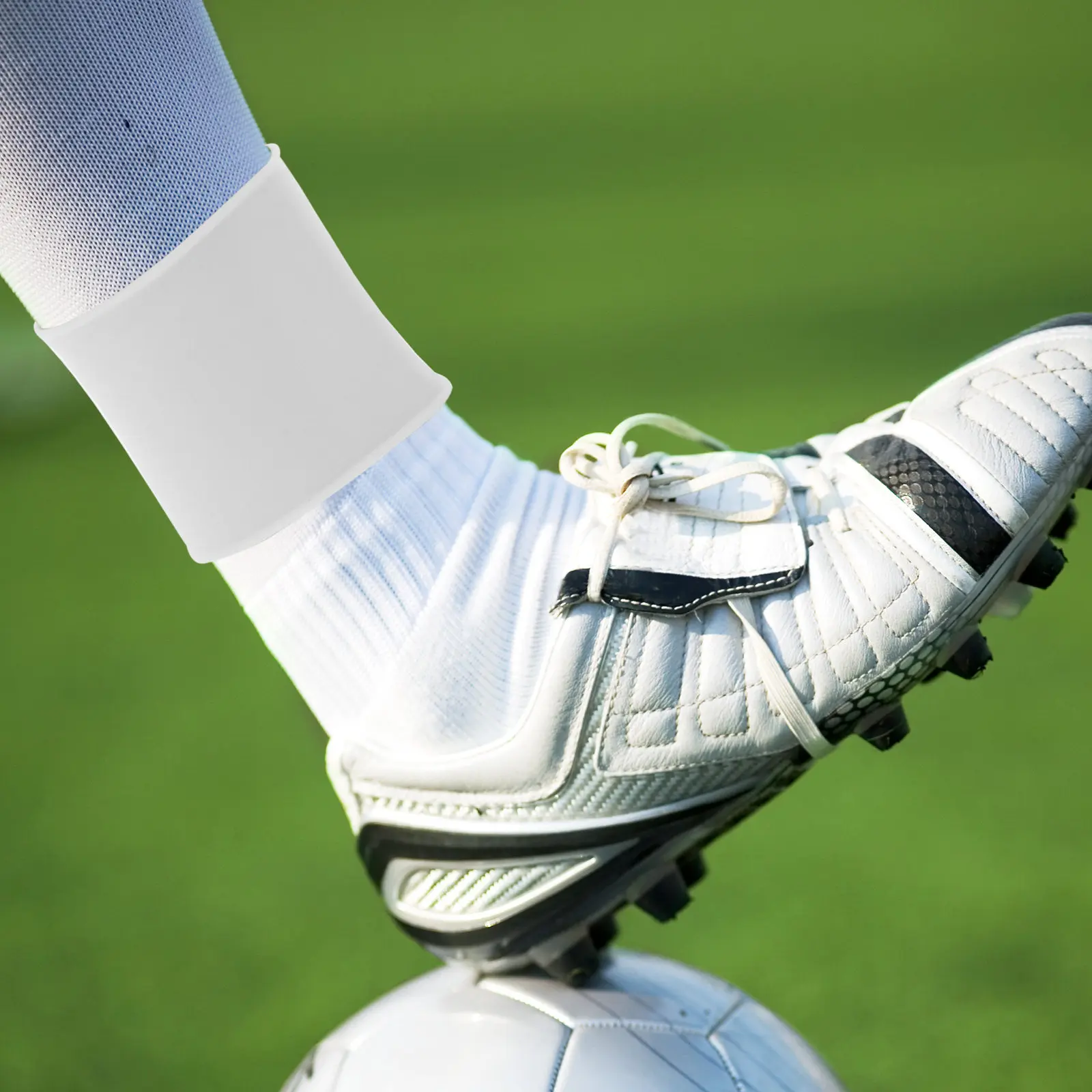 1Pair Silicone Soccer Shin Guard Holders Stable Non Slip Leg Bands Football Shin Pads Straps Secure Fit Training Protective