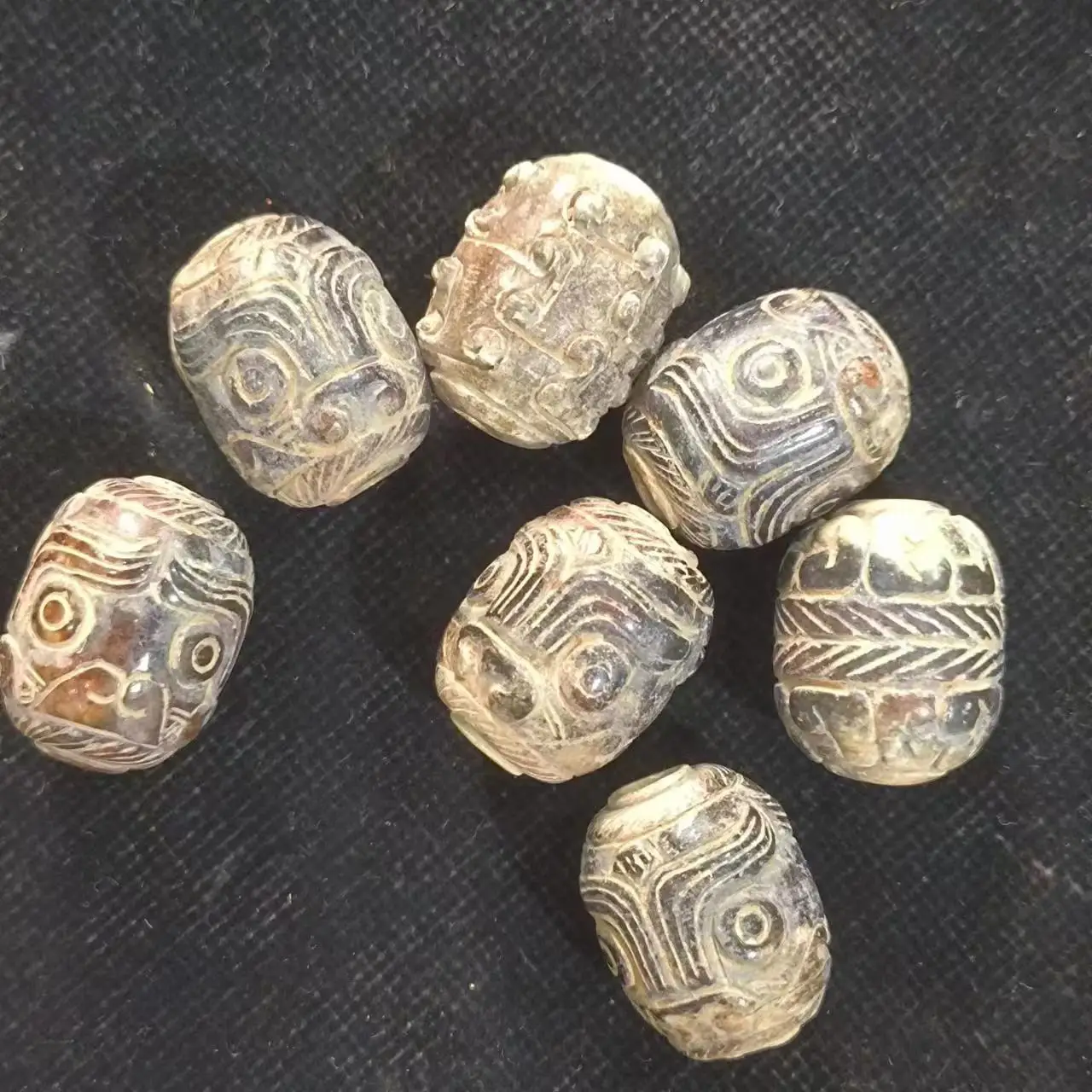 

10pcs/lot All natural Wada jade carved beads Ancient beads of animal faces Book markable A thousand-year-old totem Jewelry taki