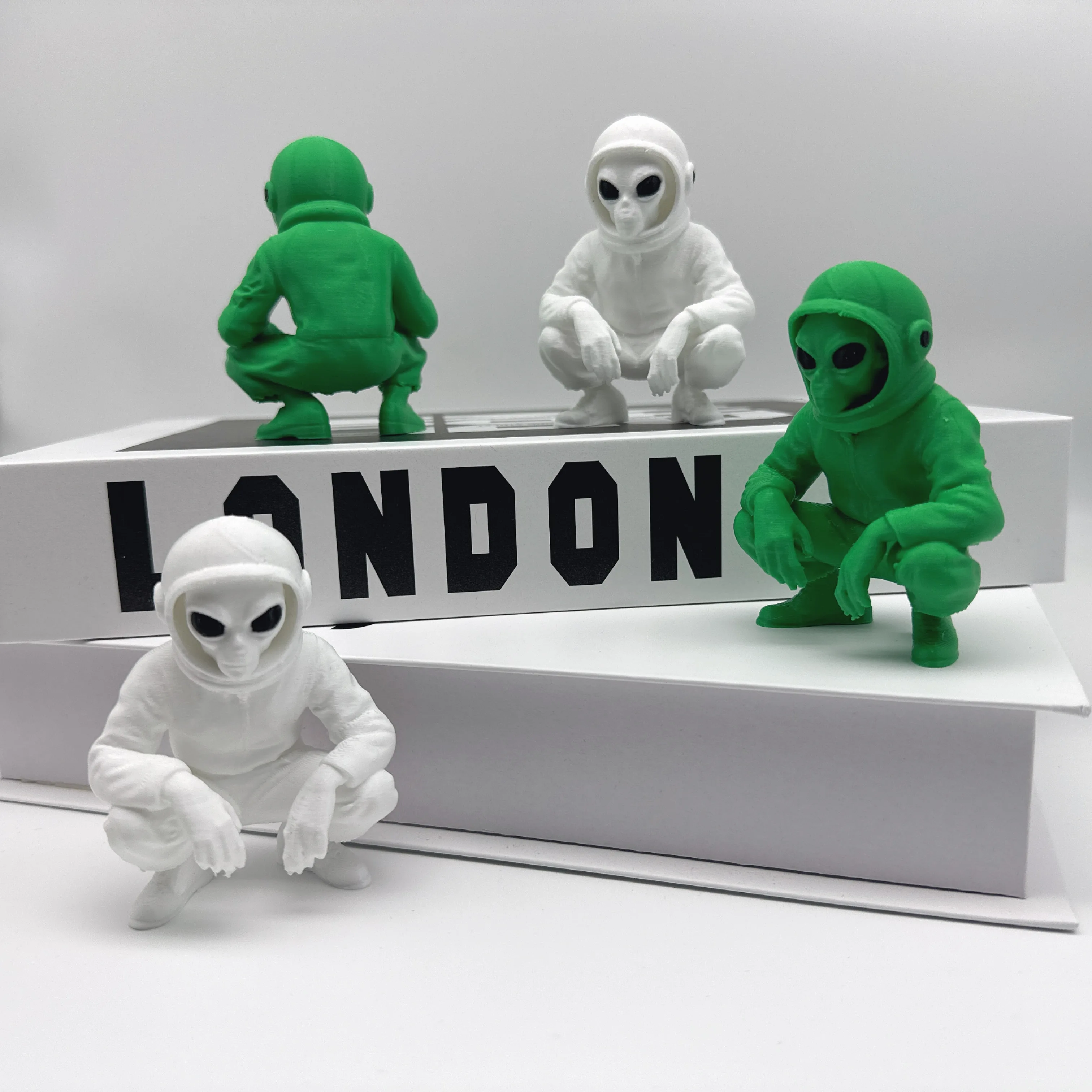 Estatua de alienígena con estampado 3D, decoración de plástico para interiores/exteriores, escritorio, oficina, jardín, Halloween, Pascua, decoración alienígena
