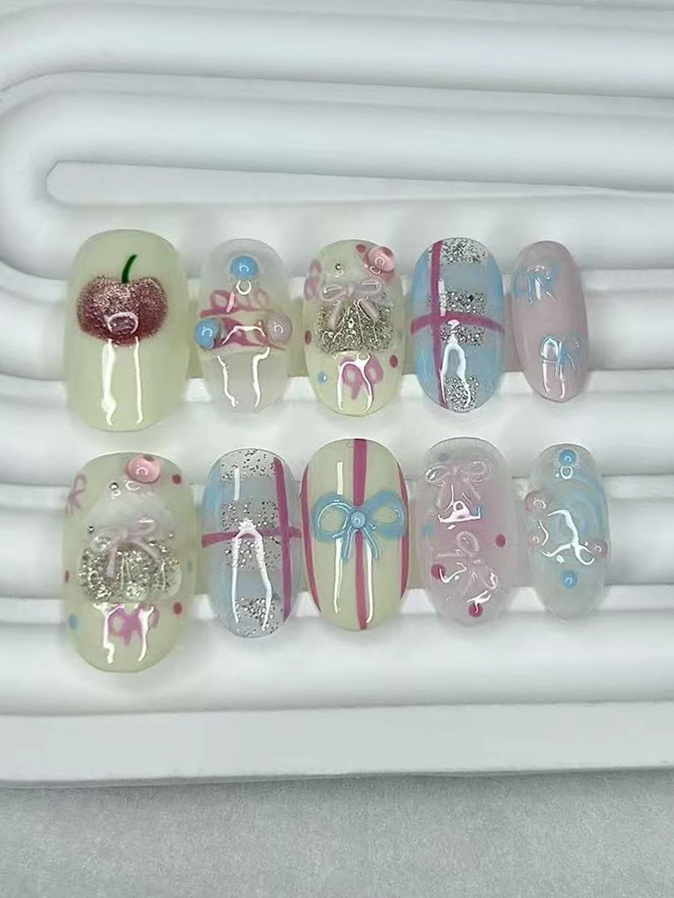 10개입 꿈꾸는 듯한 달콤하고 귀여운 핸드메이드 프레스온 네일 체리 보우 스월즈 가짜 네일 탈부착 가능