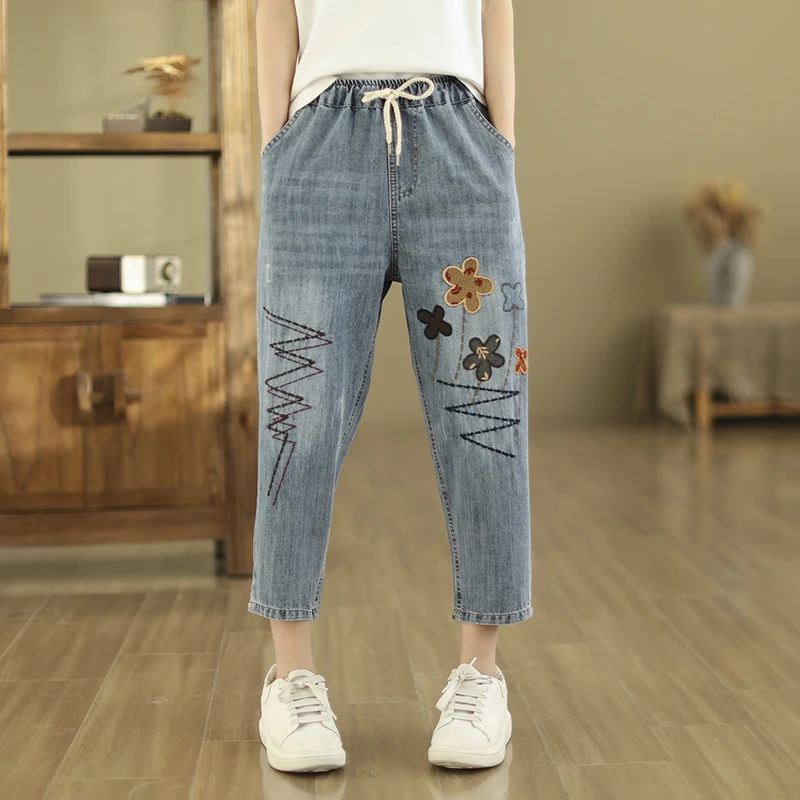 

Women Spring And Summer Flower Embroidered Jeans Pants New Elastic Waist Haren Pants Casual Cotton Calf Length Cowboy Pants U217