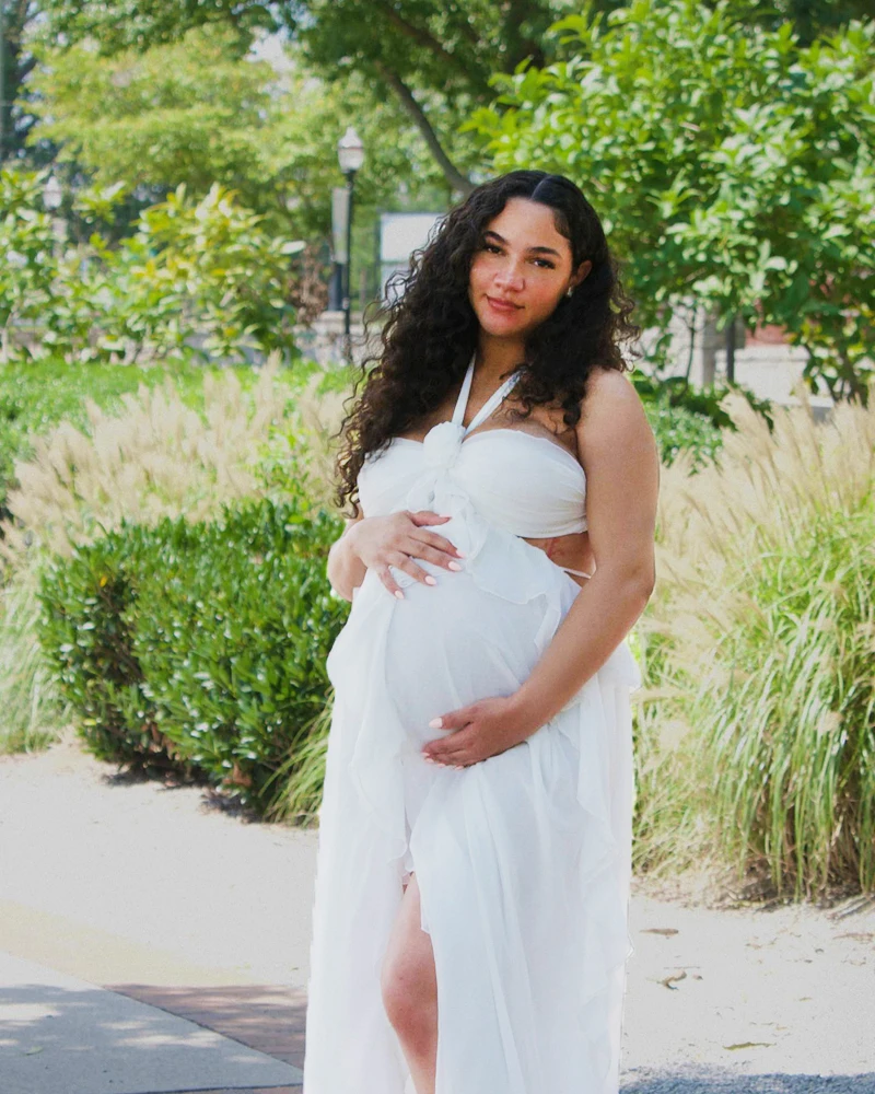 بوتيك الأبيض كشكش فستان الأمومة التقطت الصور الرسن الرقبة انقطاع ماكسي ثوب أنيق الحمل الزي ملابس استحمام الطفل #6