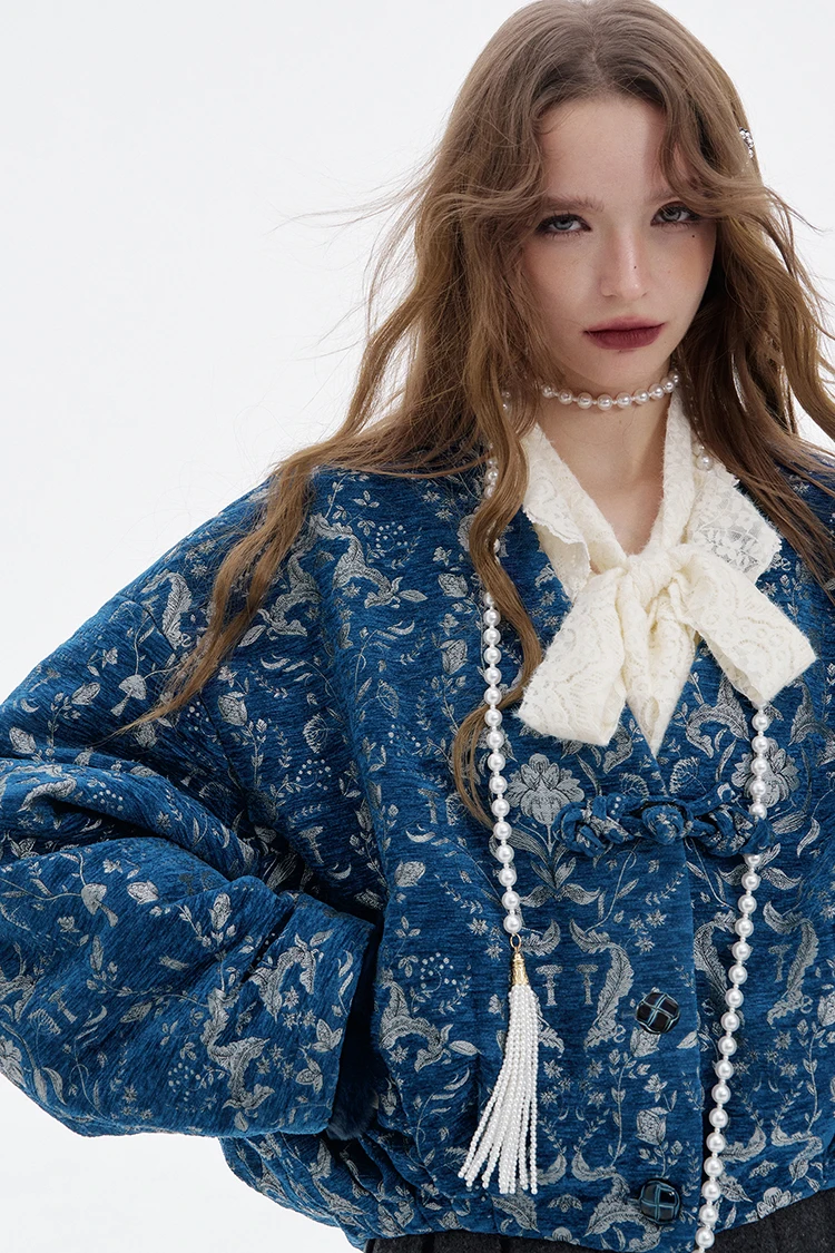 ELFSACK Women's Retro Gothic Winter Coat, Loose V-Neck Short Plush Coat with Blue Silver Embroidery Vintage Patterns