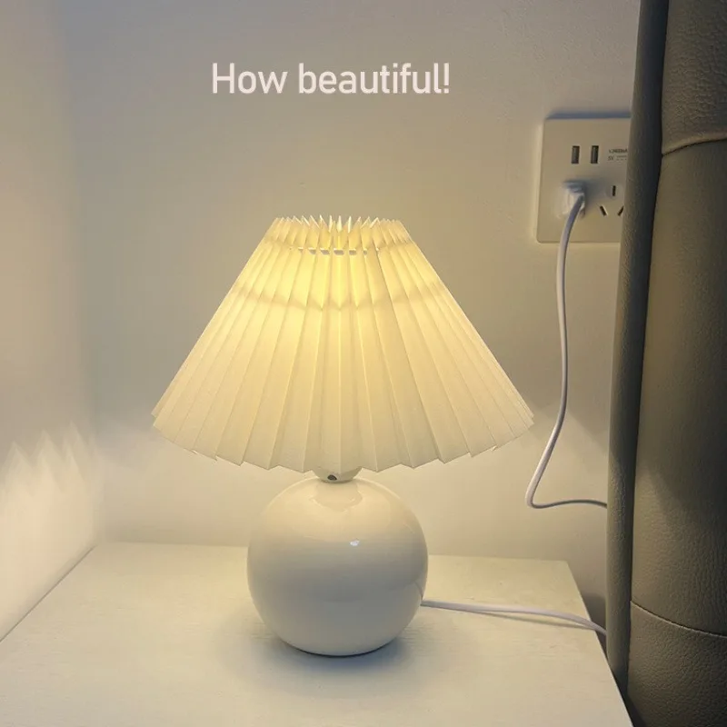 Керамическая плиссированная настольная лампа в скандинавском стиле, прикроватная лампа для спальни в скандинавском стиле, сетчатый красный свет