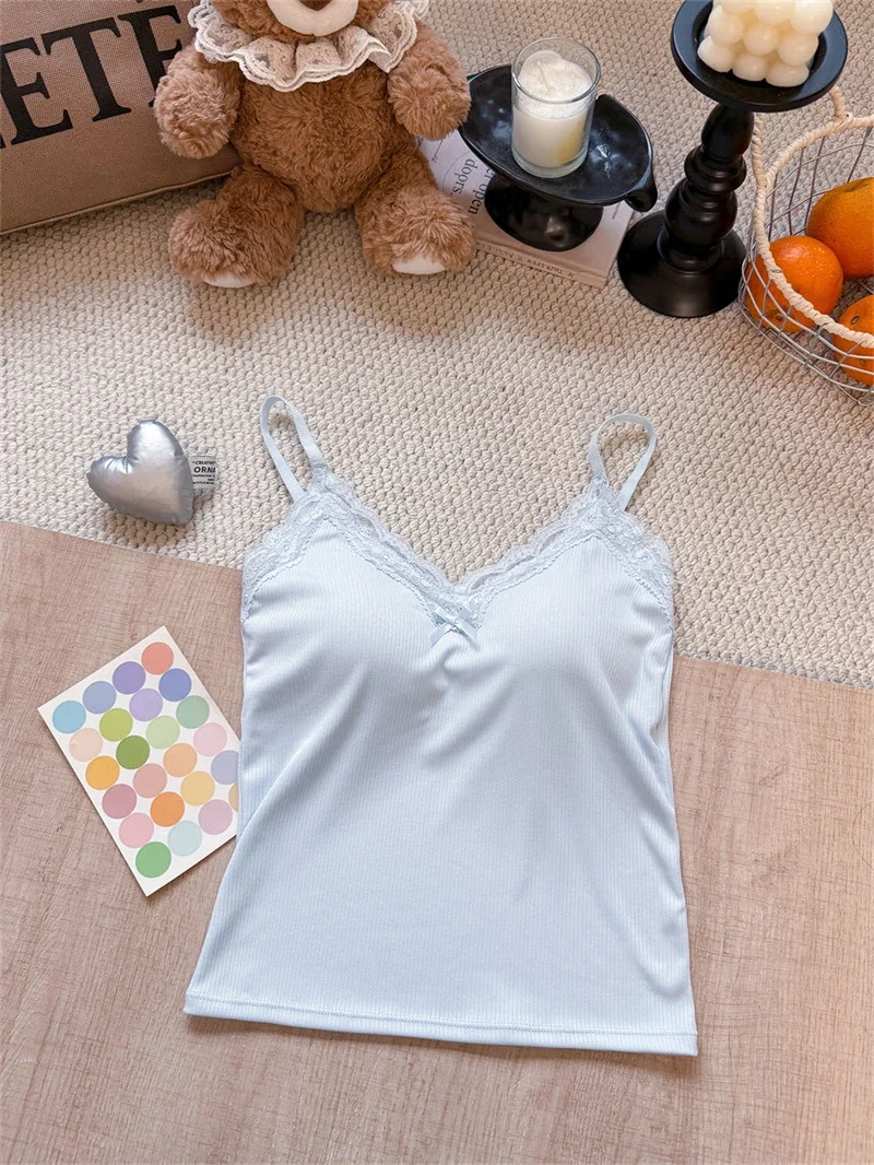 Spaghetti-Träger-Camisole 2026 Sommer Spitze Geripptes Damen-Tanktop mit integrierten BH-Pads, schmal geschnittenes Crop-Top für Innen- und Außenbekleidung – Detail 15