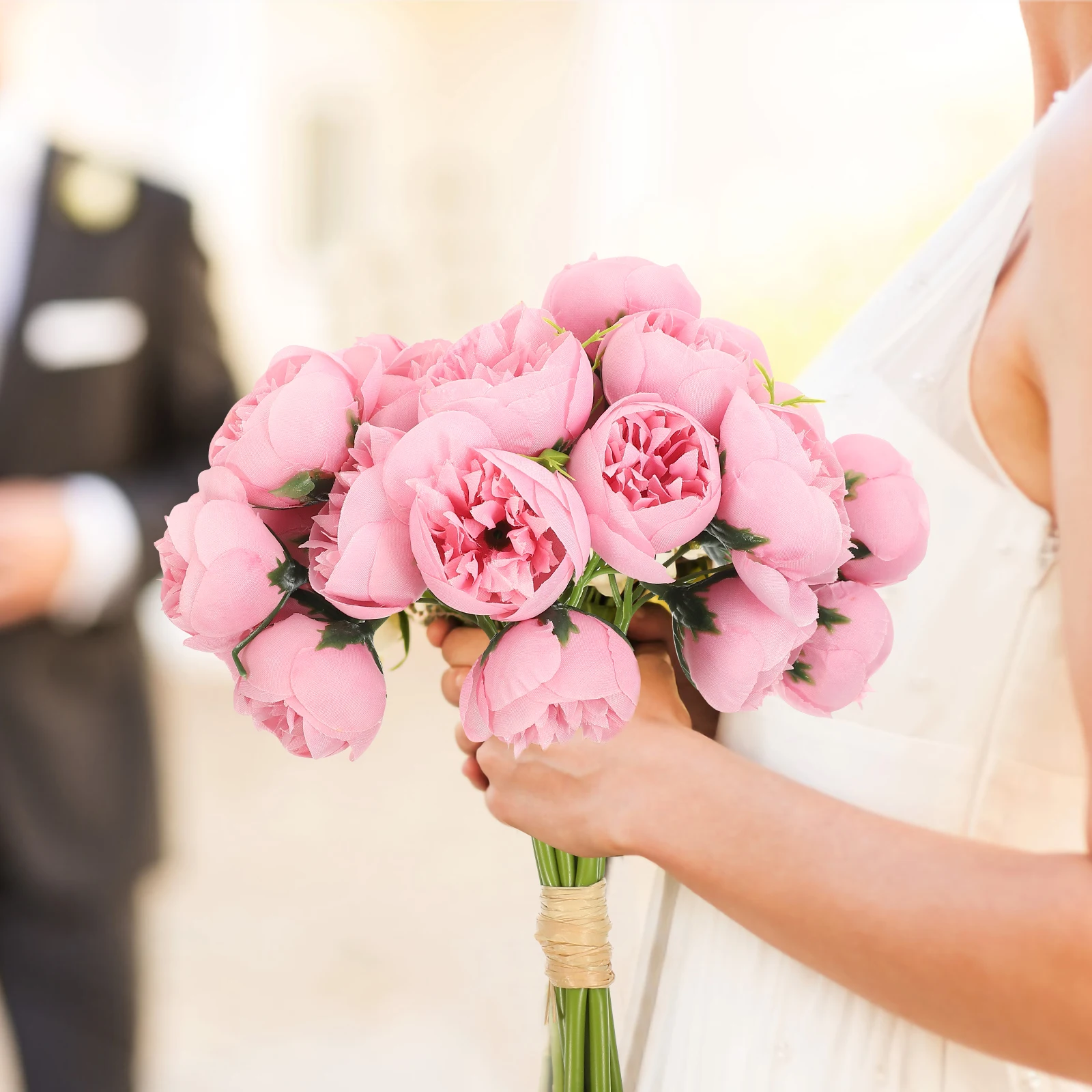 

Artificial Roses Bouquet Silk Fabric Plastic Material Wedding Bride Home Decor Bridal Bouquet Table Centerpiece Flower