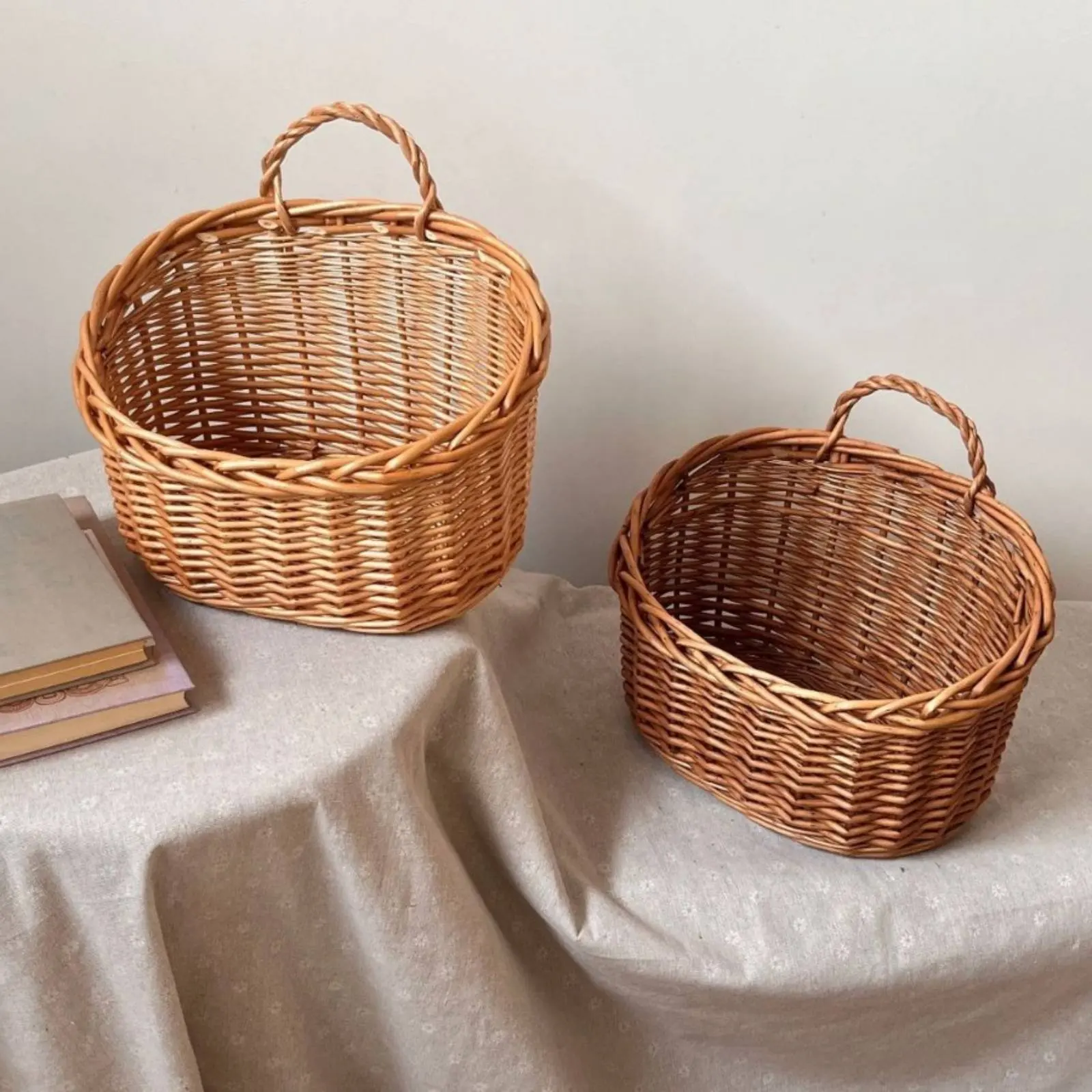 

Wicker Hanging Basket Natural Material Wall Mount Storage Basket Home Decoration Versatile for Entryway, Bathroom
