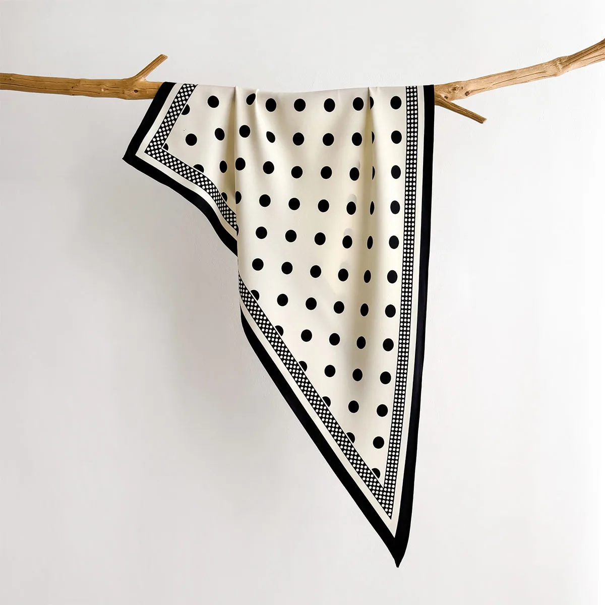 Trendy Bandana 100% Mulberry Triangular Scarf Women Silk Head Scarf Ladies Neck Kerchief Hair Bandana Shawl Wrap Hijab Foulard - view 2
