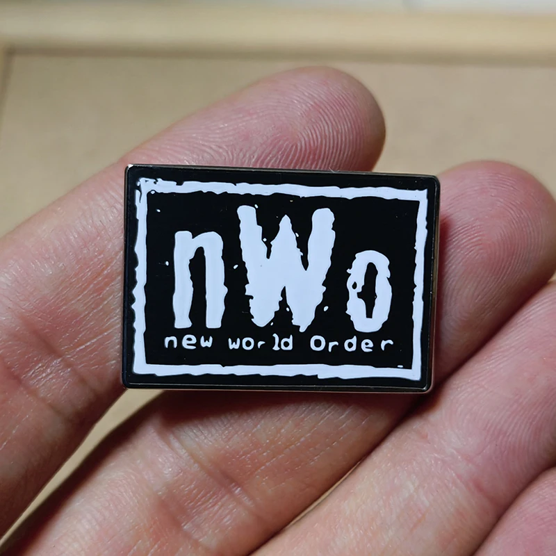 Nwo neue Welt bestellen profession elle Wrestling Emaille Pin Anime Figuren Broschen Tasche Anstecknadel Abzeichen auf Rucksack dekorativen Schmuck